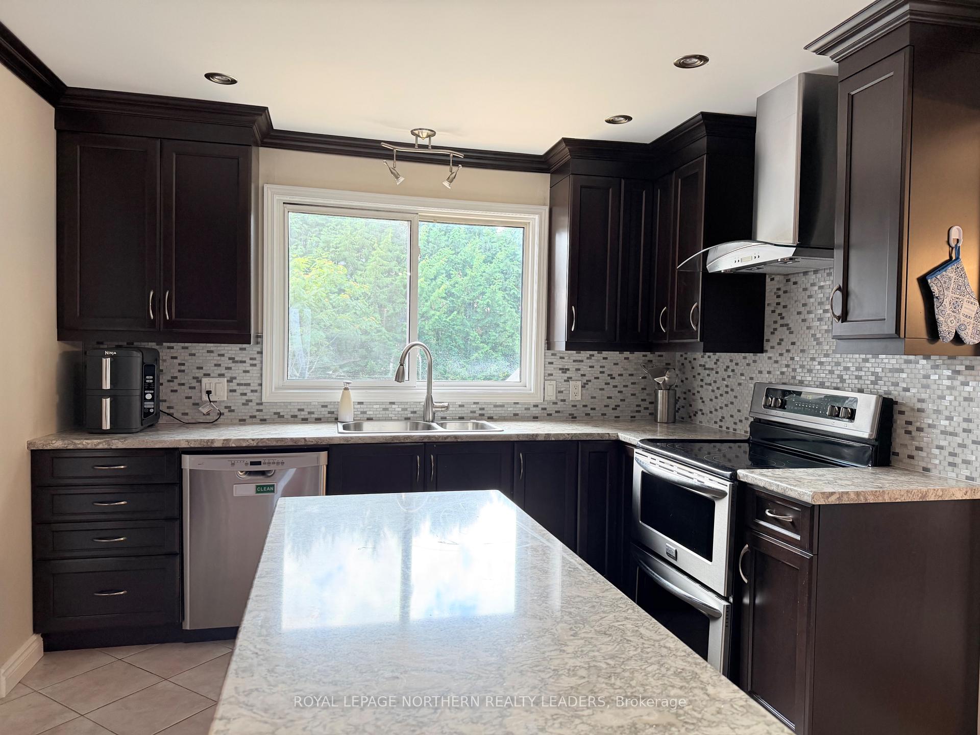 Photo 5 of 441 Ross Avenue E, Timmins, TNE - Hill District — HOMEH