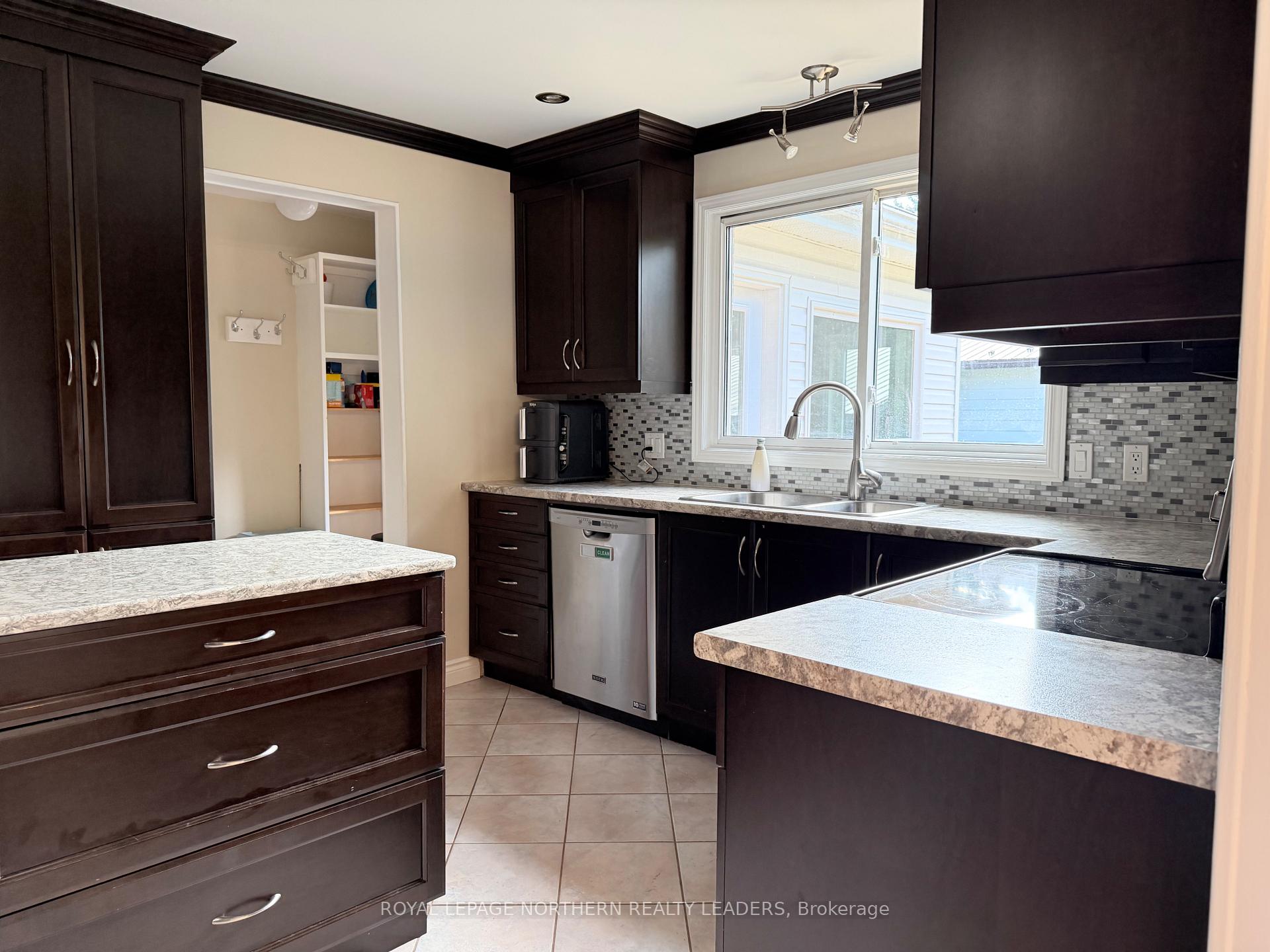 Photo 6 of 441 Ross Avenue E, Timmins, TNE - Hill District — HOMEH