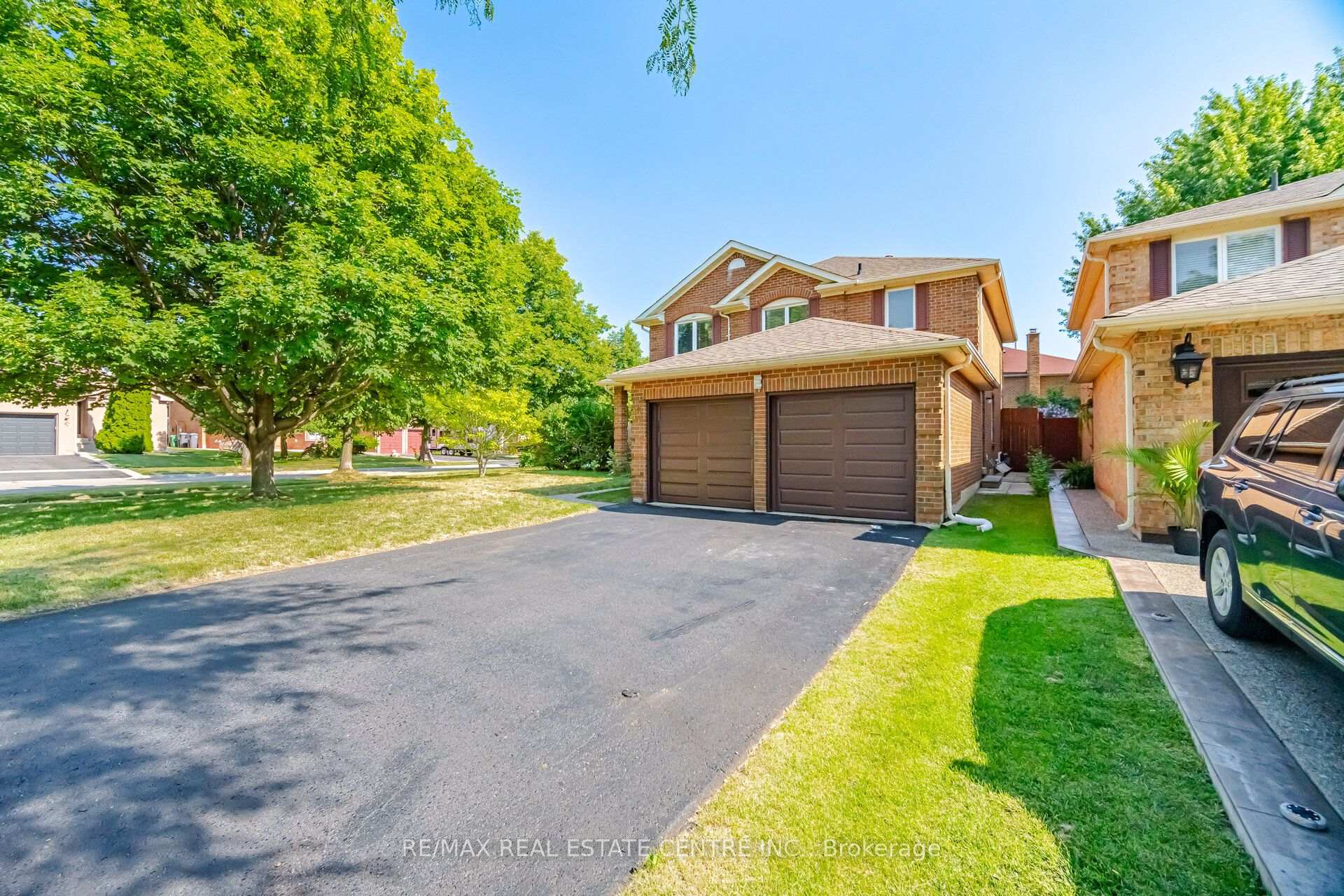 Photo 3 of 46 Butlermere Drive, Brampton, Fletcher's West — HOMEH