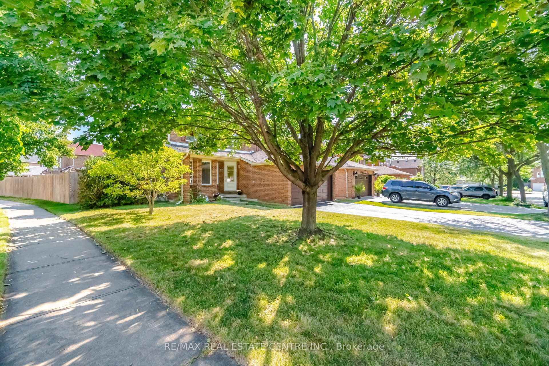 Photo 4 of 46 Butlermere Drive, Brampton, Fletcher's West — HOMEH