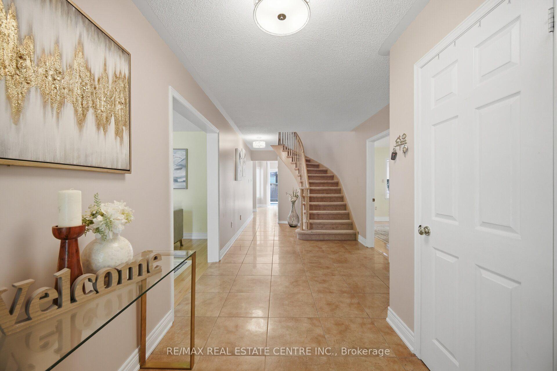 Photo 8 of 46 Butlermere Drive, Brampton, Fletcher's West — HOMEH