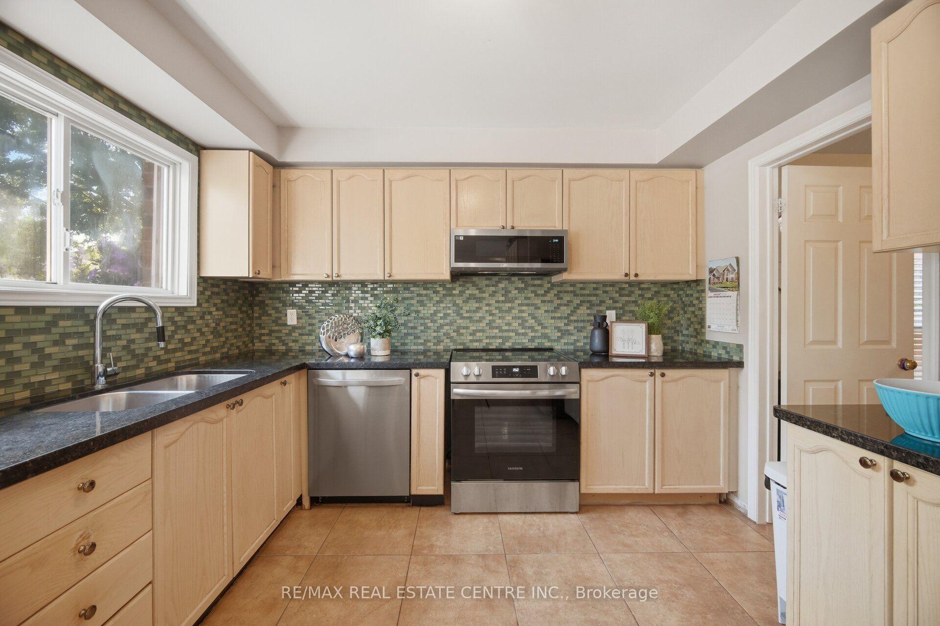Photo 14 of 46 Butlermere Drive, Brampton, Fletcher's West — HOMEH