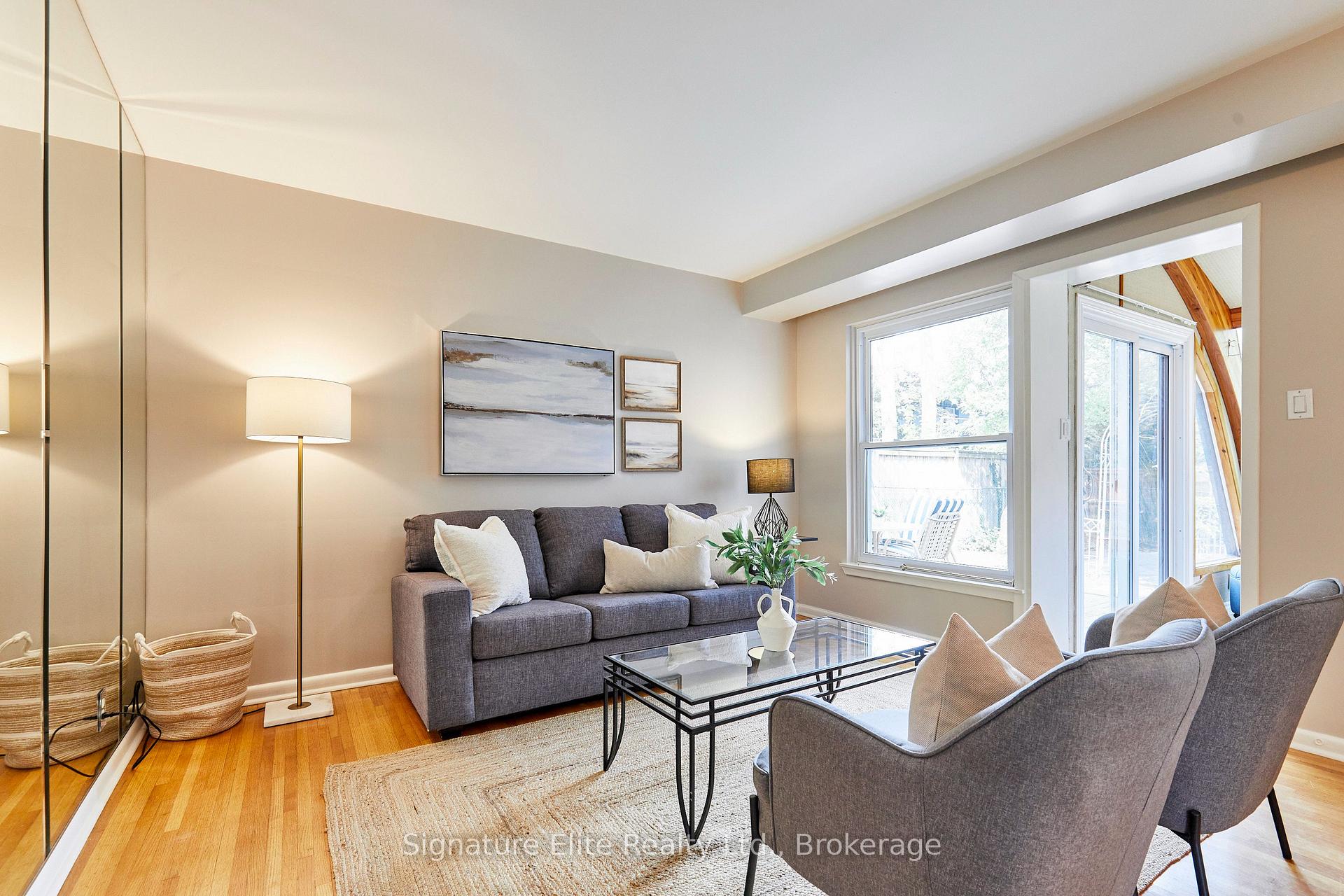 Photo 3 of 7 Lyncroft Drive, Scarborough, Guildwood — HOMEH