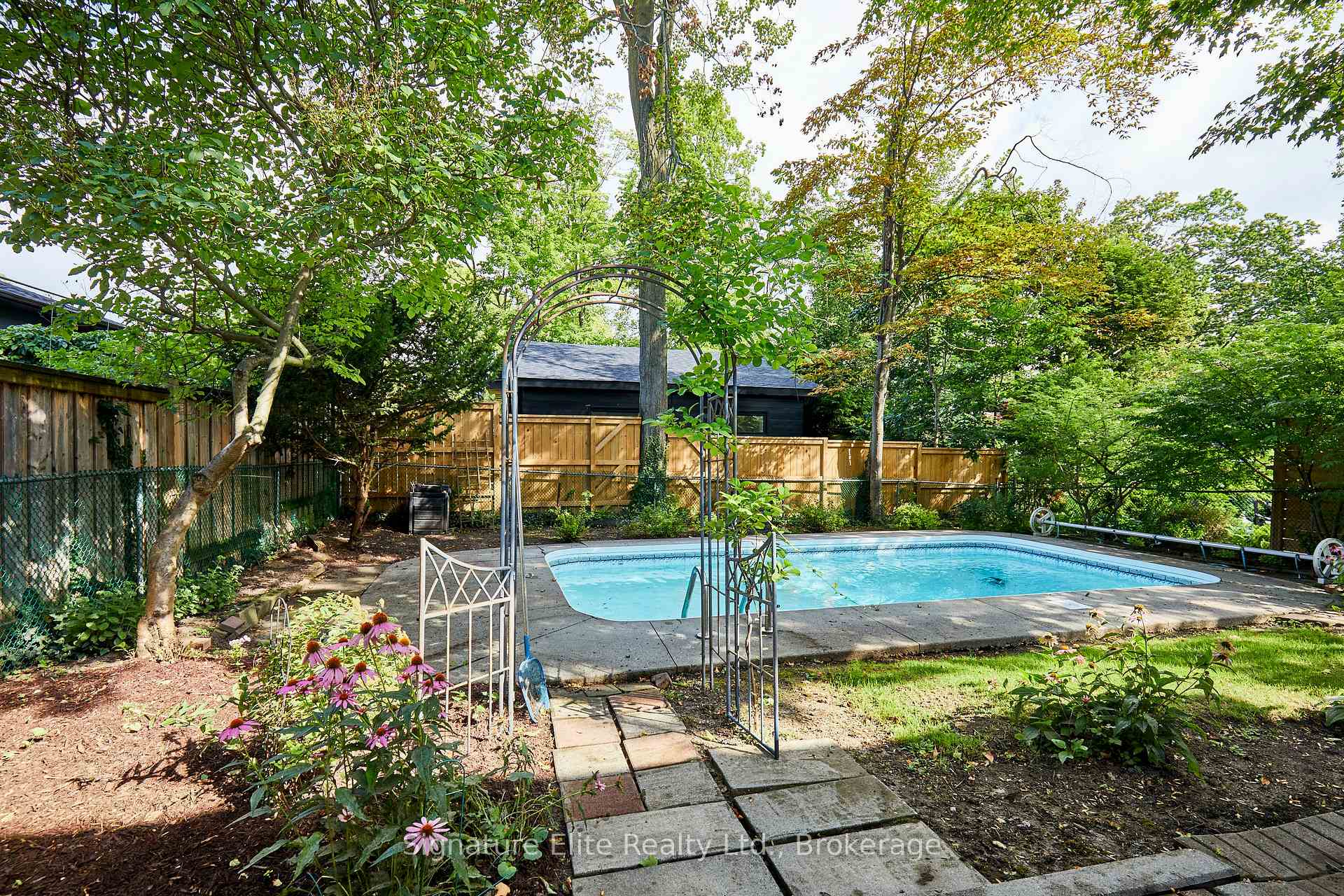 Photo 21 of 7 Lyncroft Drive, Scarborough, Guildwood — HOMEH