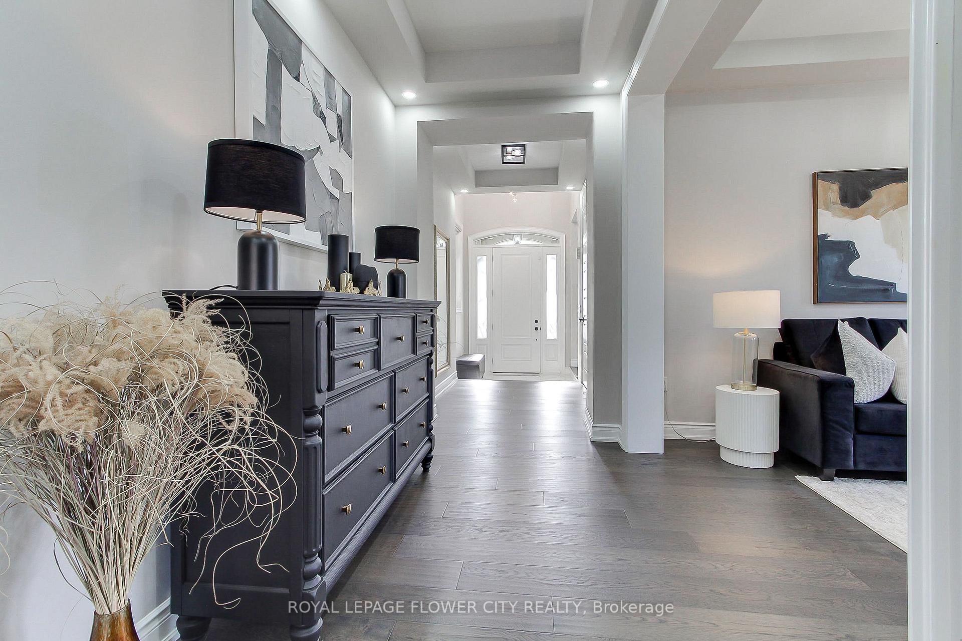 Photo 4 of 105 Morning Sparrow Drive, Vaughan, Kleinburg — HOMEH