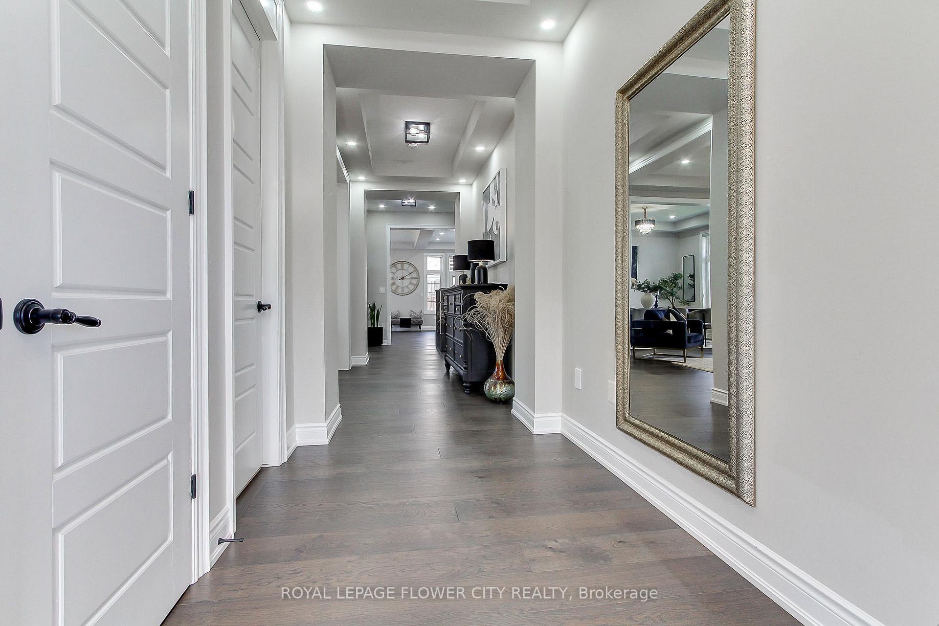 Photo 6 of 105 Morning Sparrow Drive, Vaughan, Kleinburg — HOMEH
