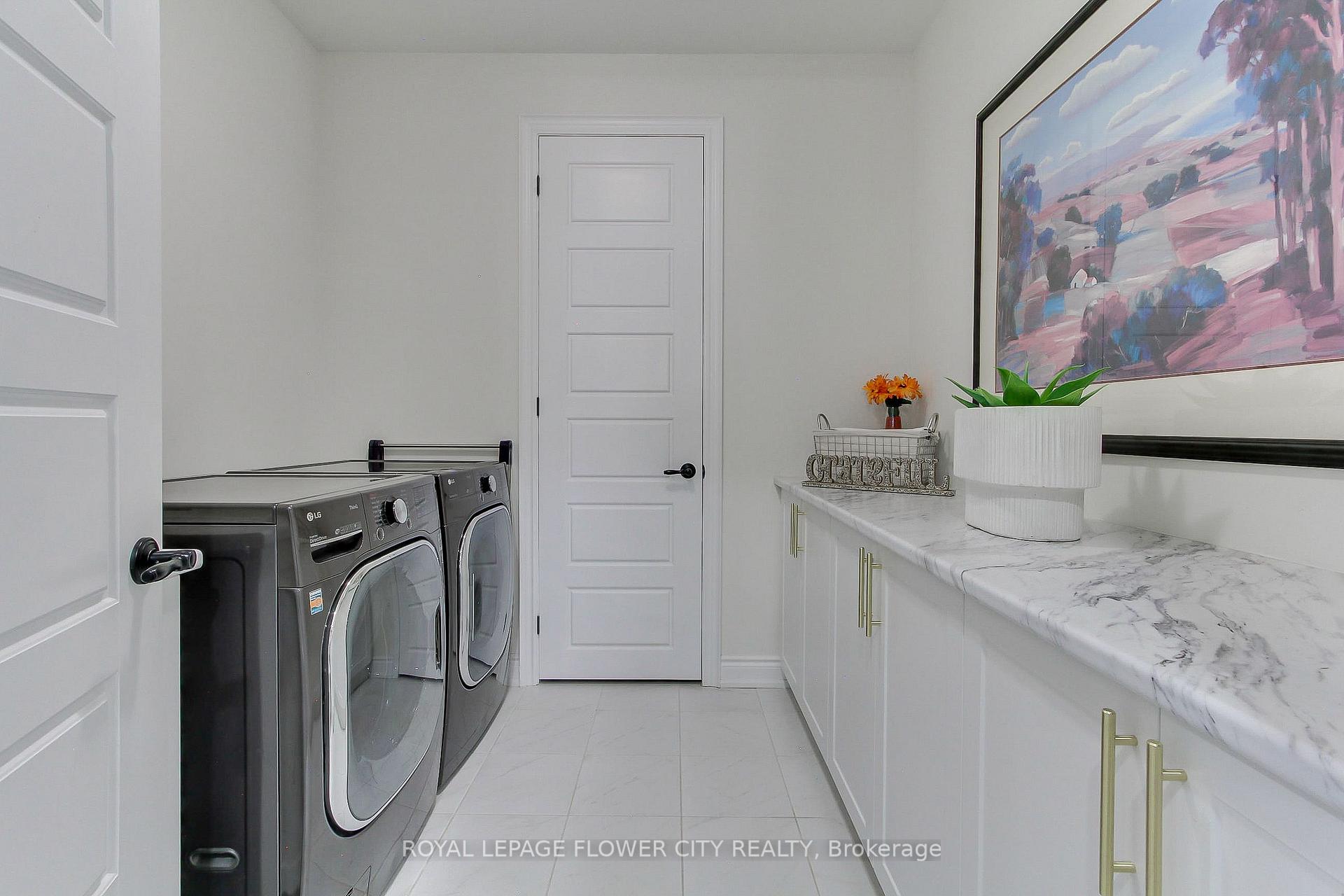 Photo 44 of 105 Morning Sparrow Drive, Vaughan, Kleinburg — HOMEH