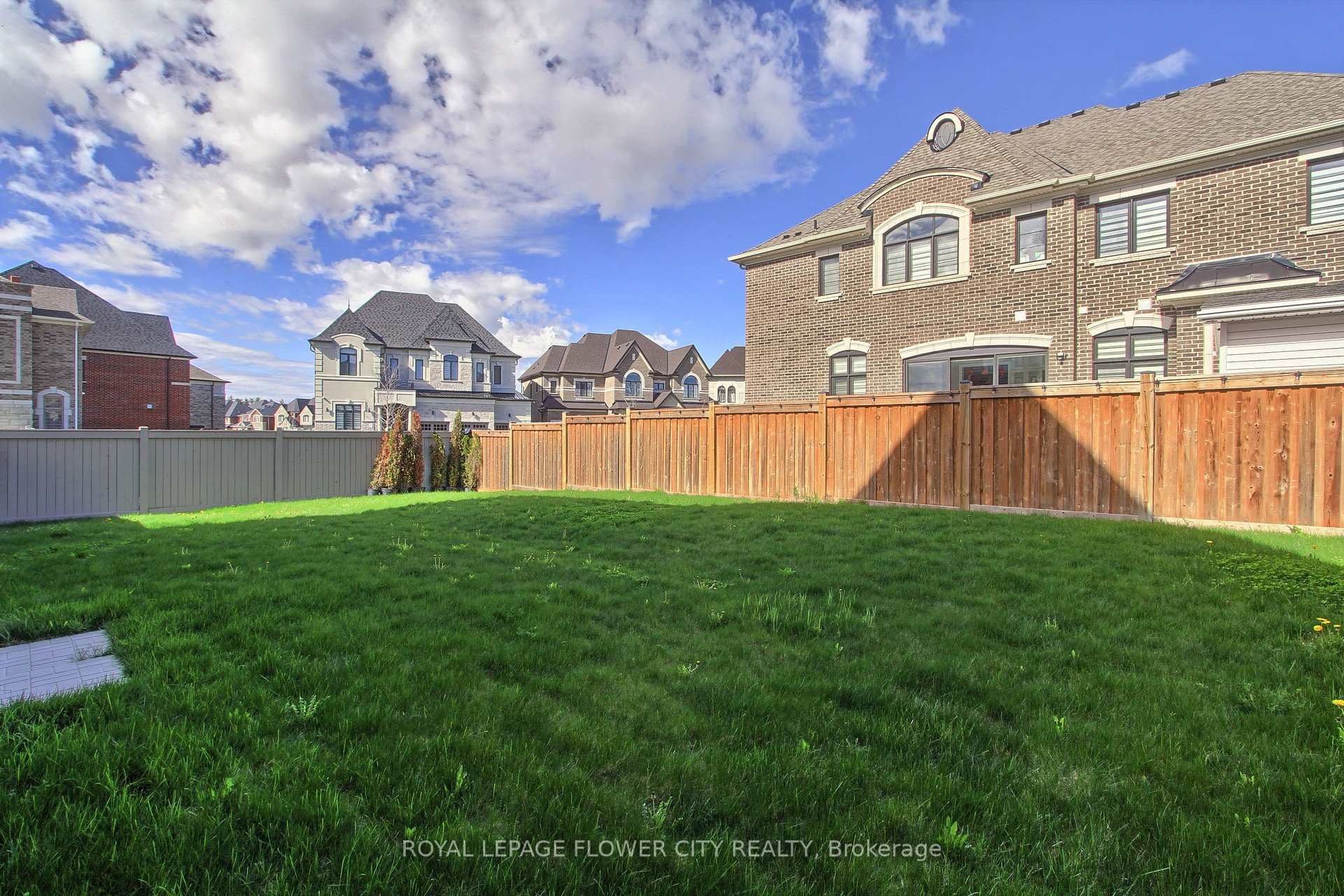 Photo 45 of 105 Morning Sparrow Drive, Vaughan, Kleinburg — HOMEH