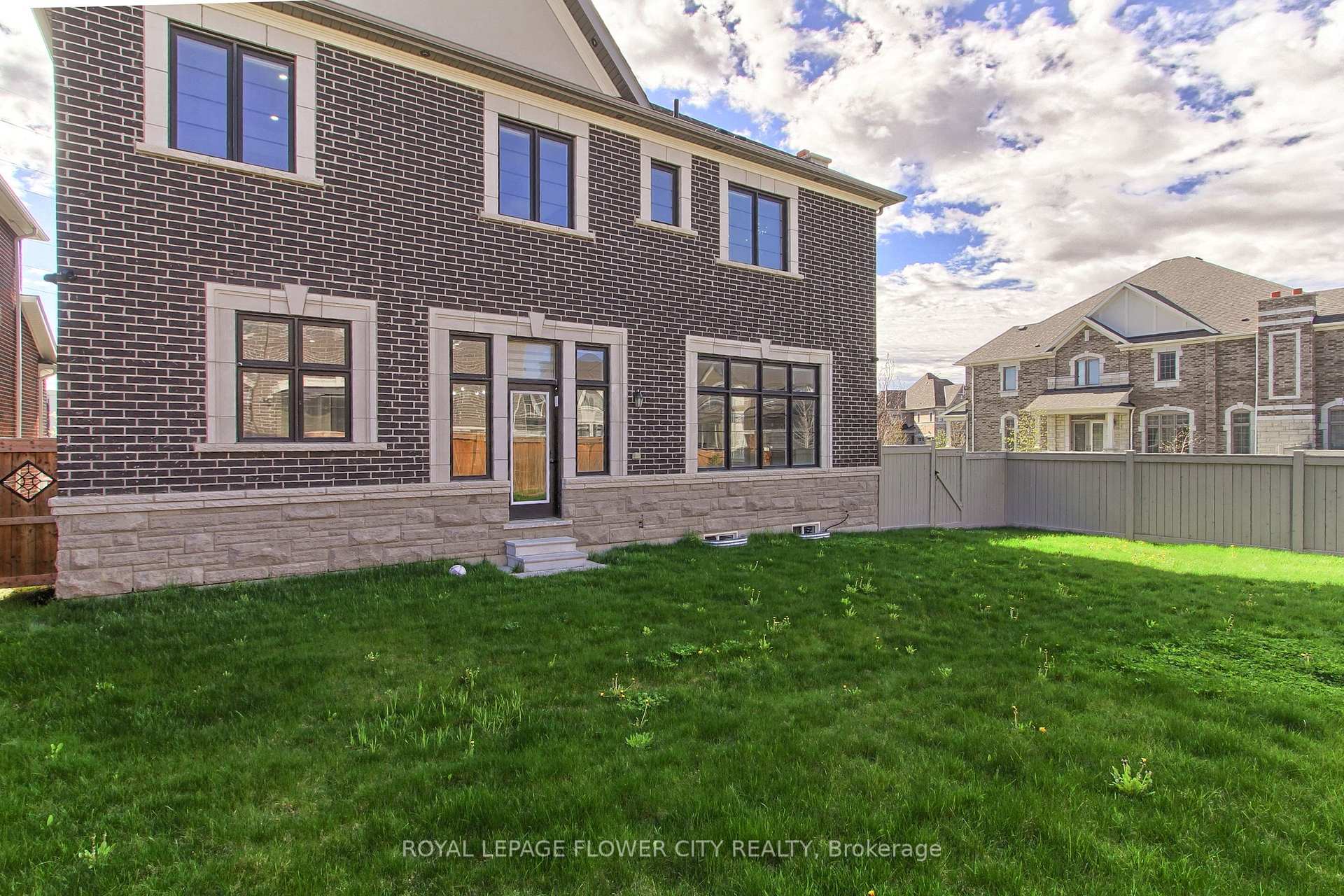 Photo 46 of 105 Morning Sparrow Drive, Vaughan, Kleinburg — HOMEH