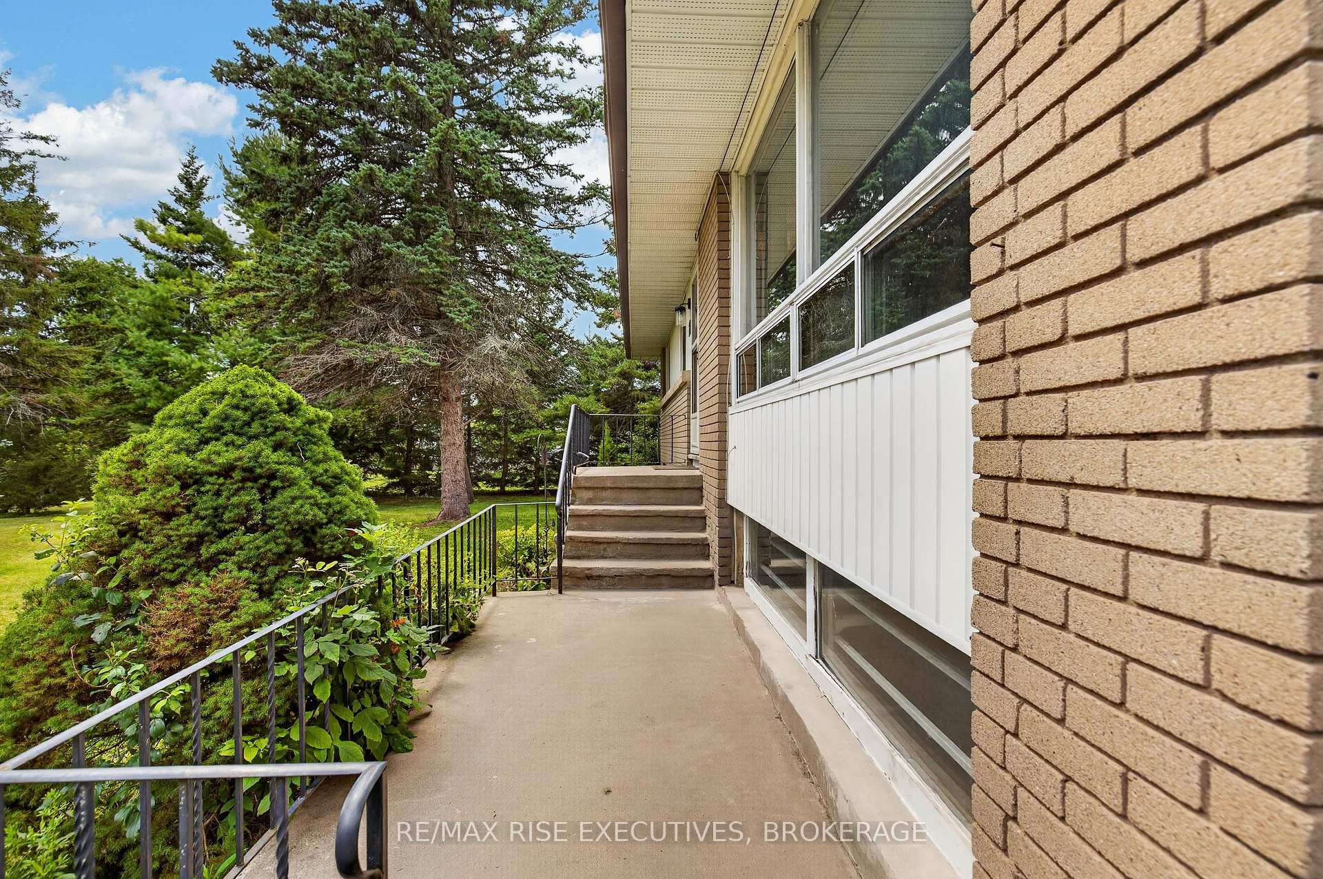 Photo 3 of 18 Dalgleish Avenue, Kingston, Kingston East (Incl Barret Crt) — HOMEH