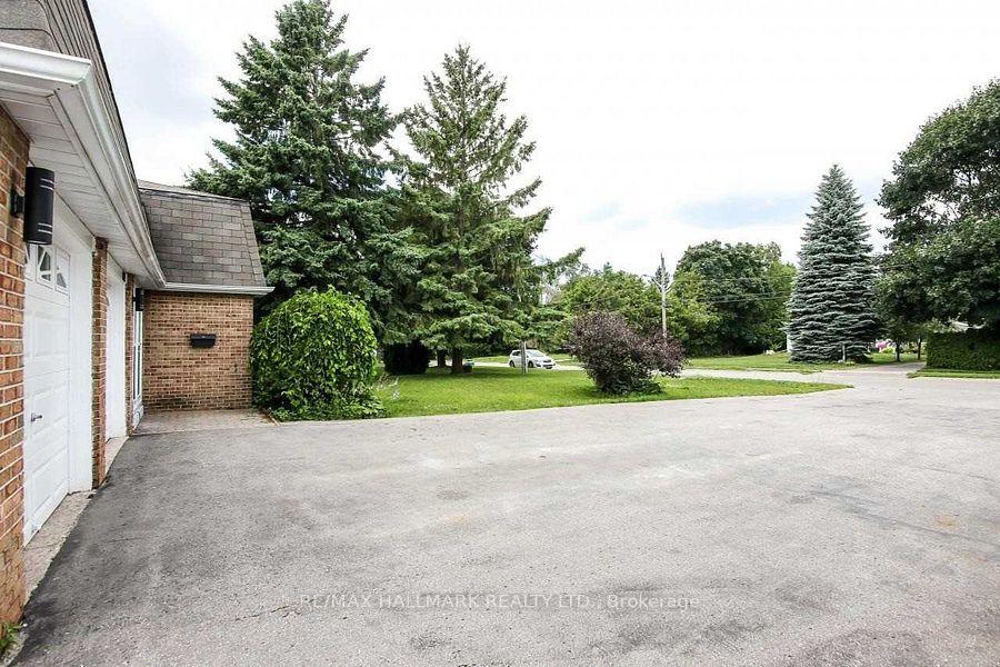 Photo 4 of 1022 Janette Street, Newmarket, Huron Heights-Leslie Valley — HOMEH