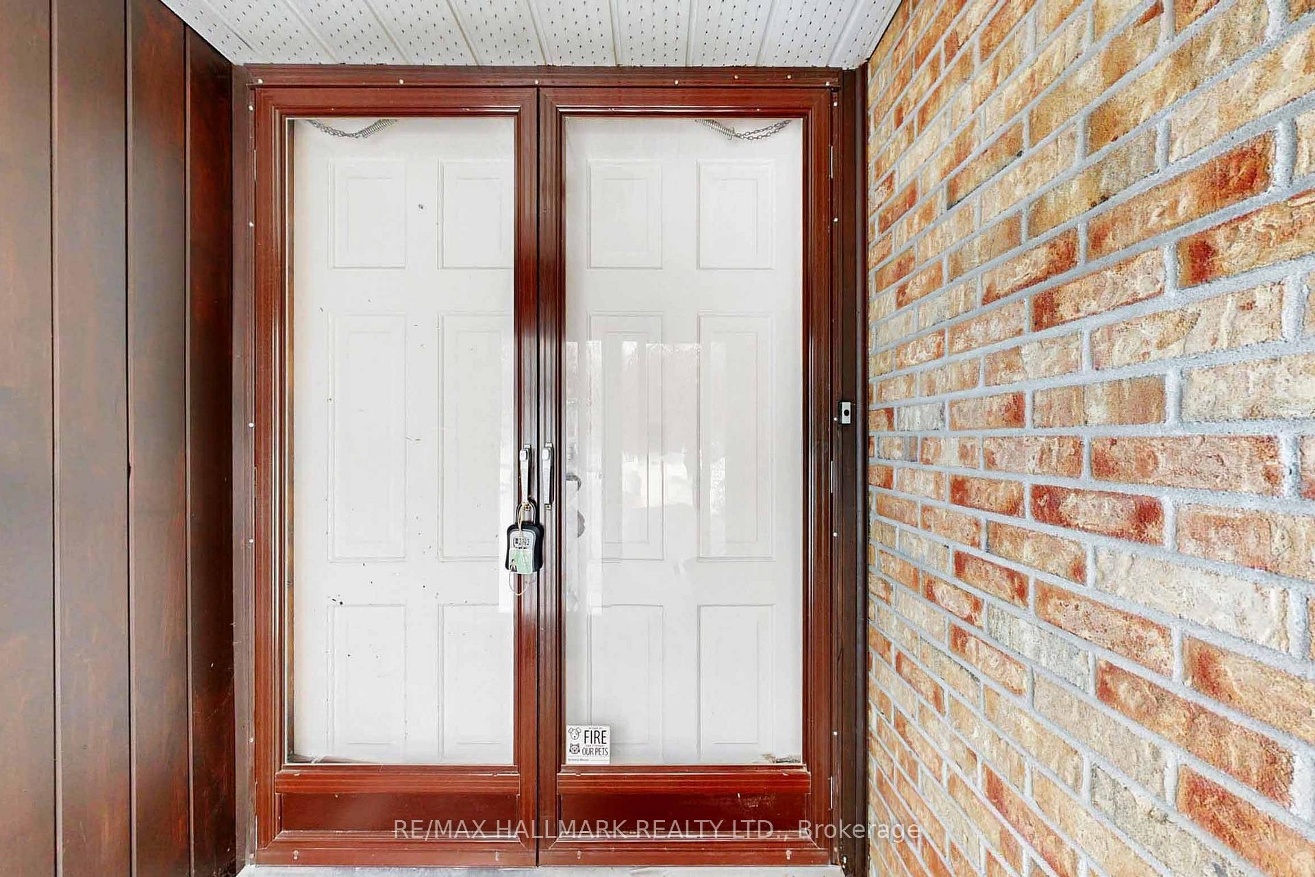 Photo 5 of 1022 Janette Street, Newmarket, Huron Heights-Leslie Valley — HOMEH