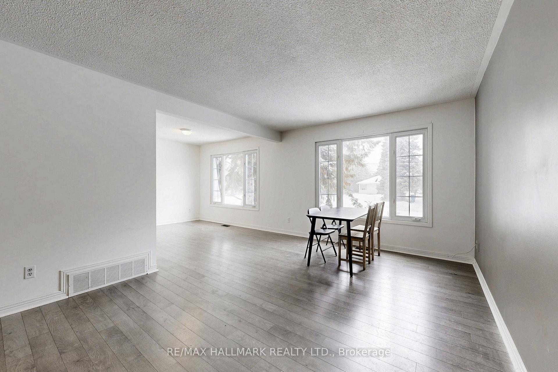 Photo 6 of 1022 Janette Street, Newmarket, Huron Heights-Leslie Valley — HOMEH