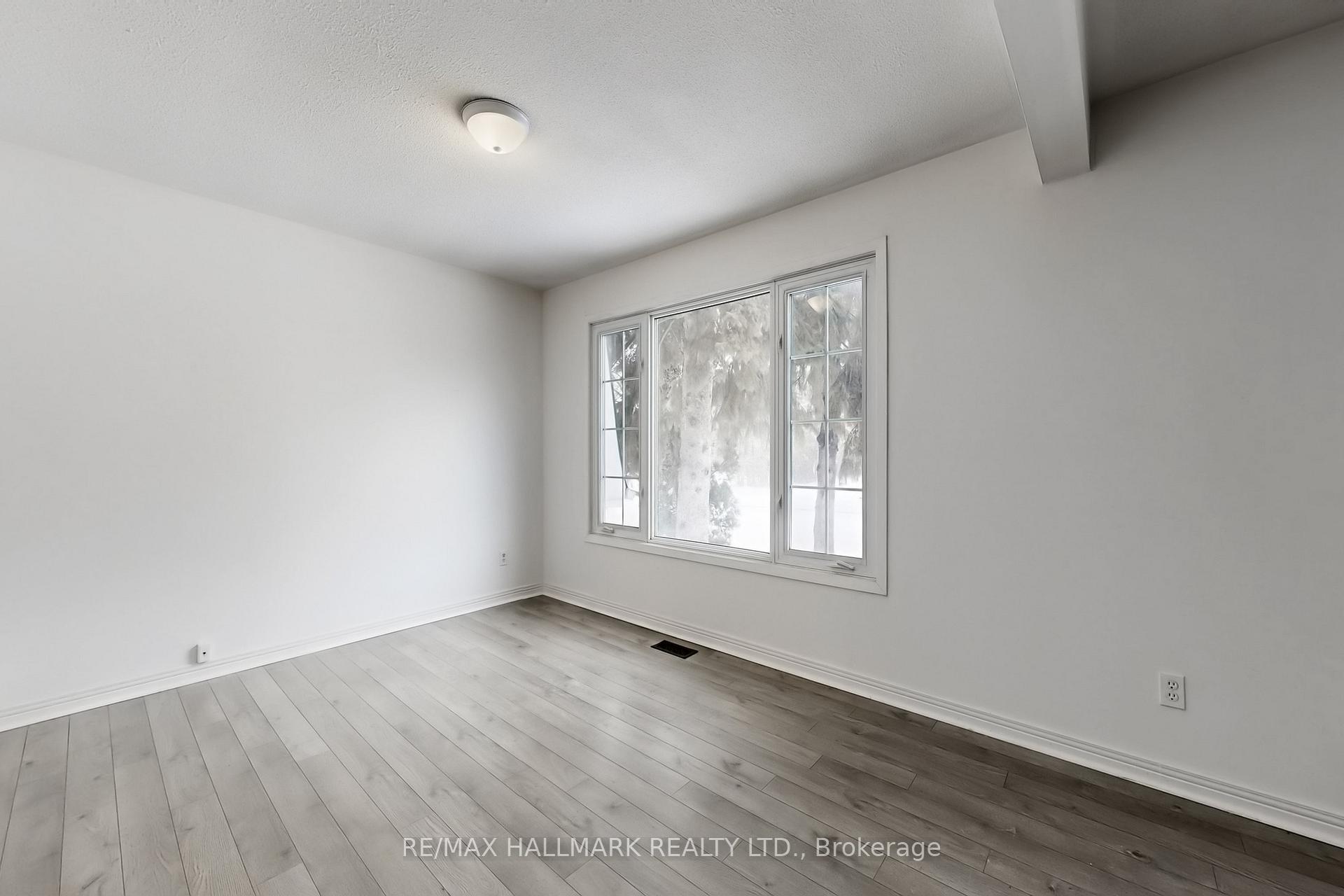 Photo 7 of 1022 Janette Street, Newmarket, Huron Heights-Leslie Valley — HOMEH