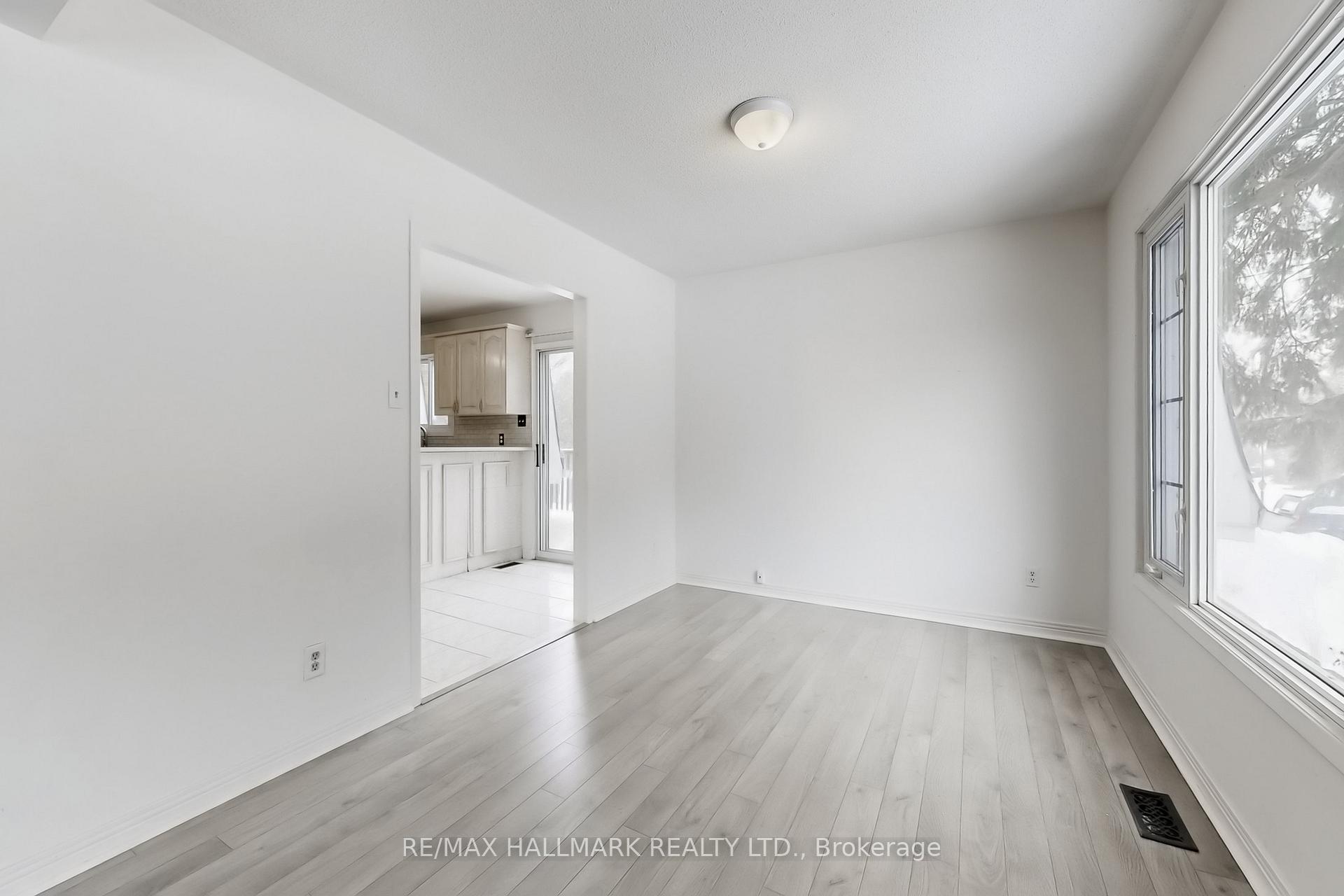 Photo 8 of 1022 Janette Street, Newmarket, Huron Heights-Leslie Valley — HOMEH