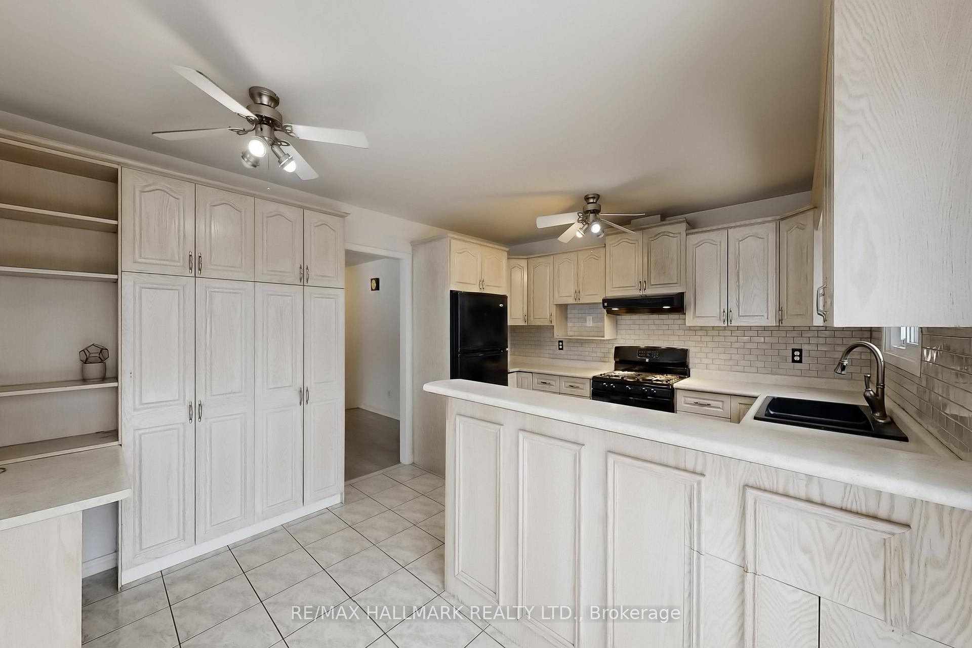 Photo 12 of 1022 Janette Street, Newmarket, Huron Heights-Leslie Valley — HOMEH