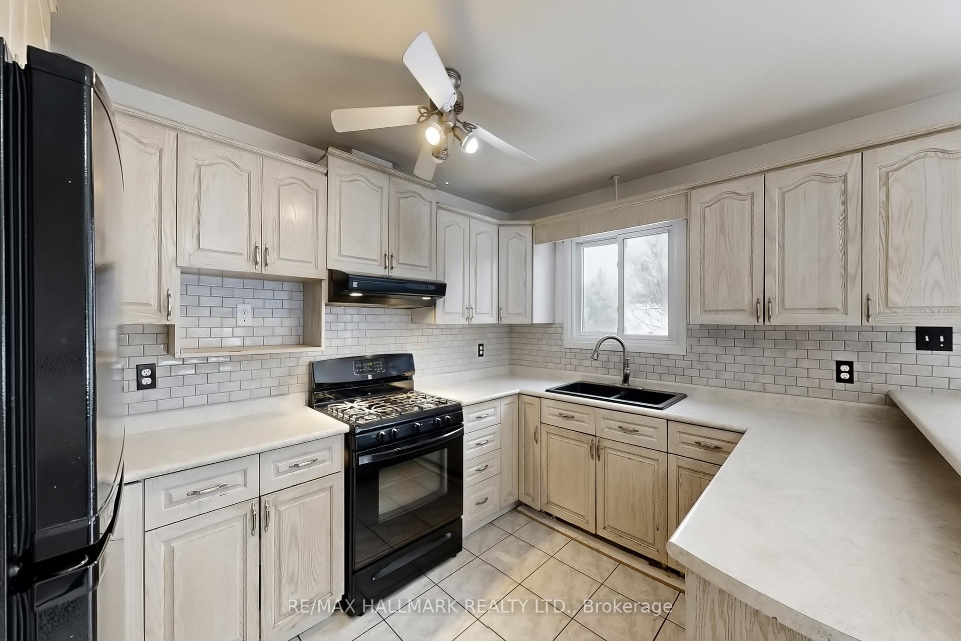 Photo 13 of 1022 Janette Street, Newmarket, Huron Heights-Leslie Valley — HOMEH