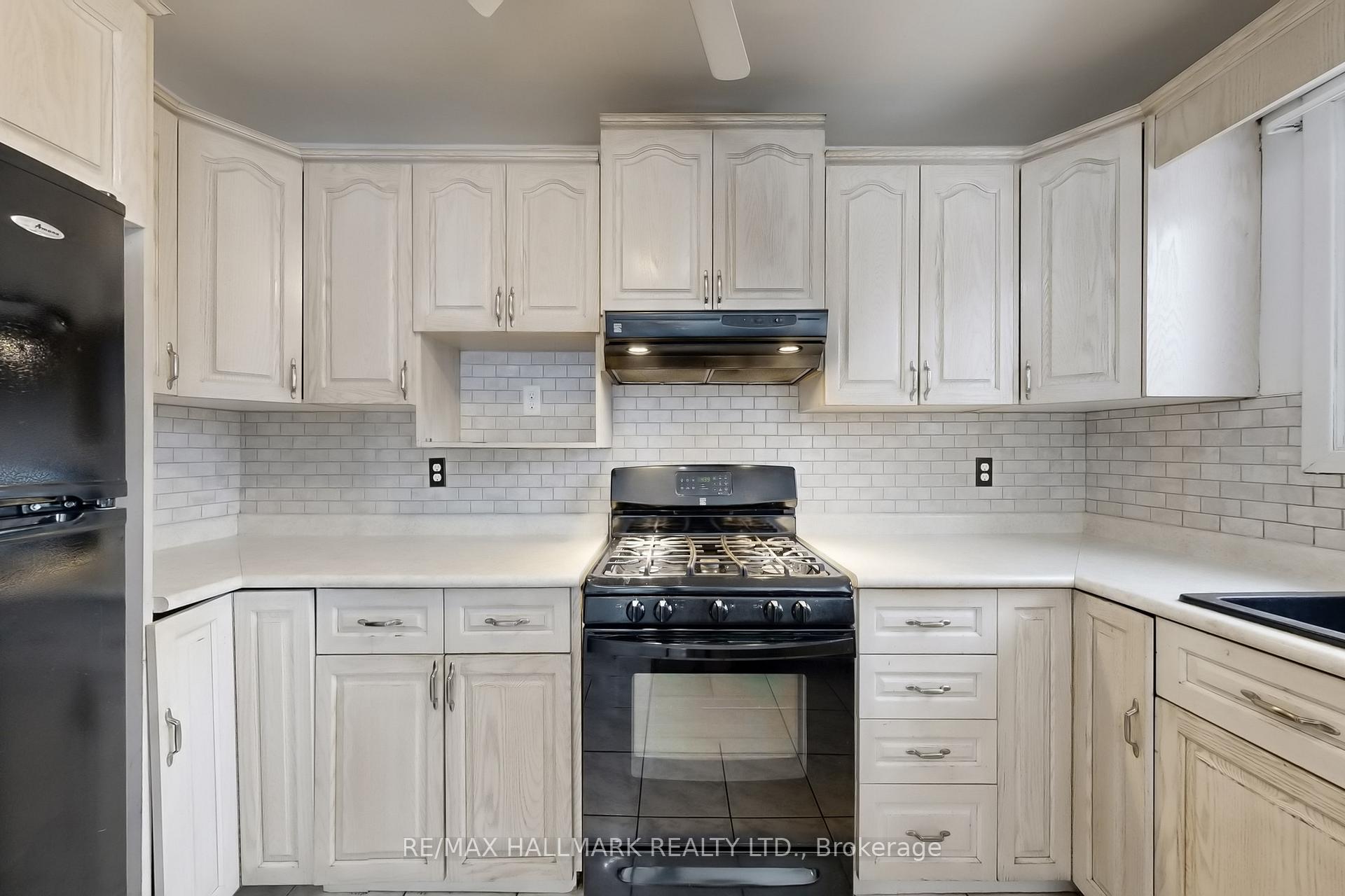 Photo 14 of 1022 Janette Street, Newmarket, Huron Heights-Leslie Valley — HOMEH
