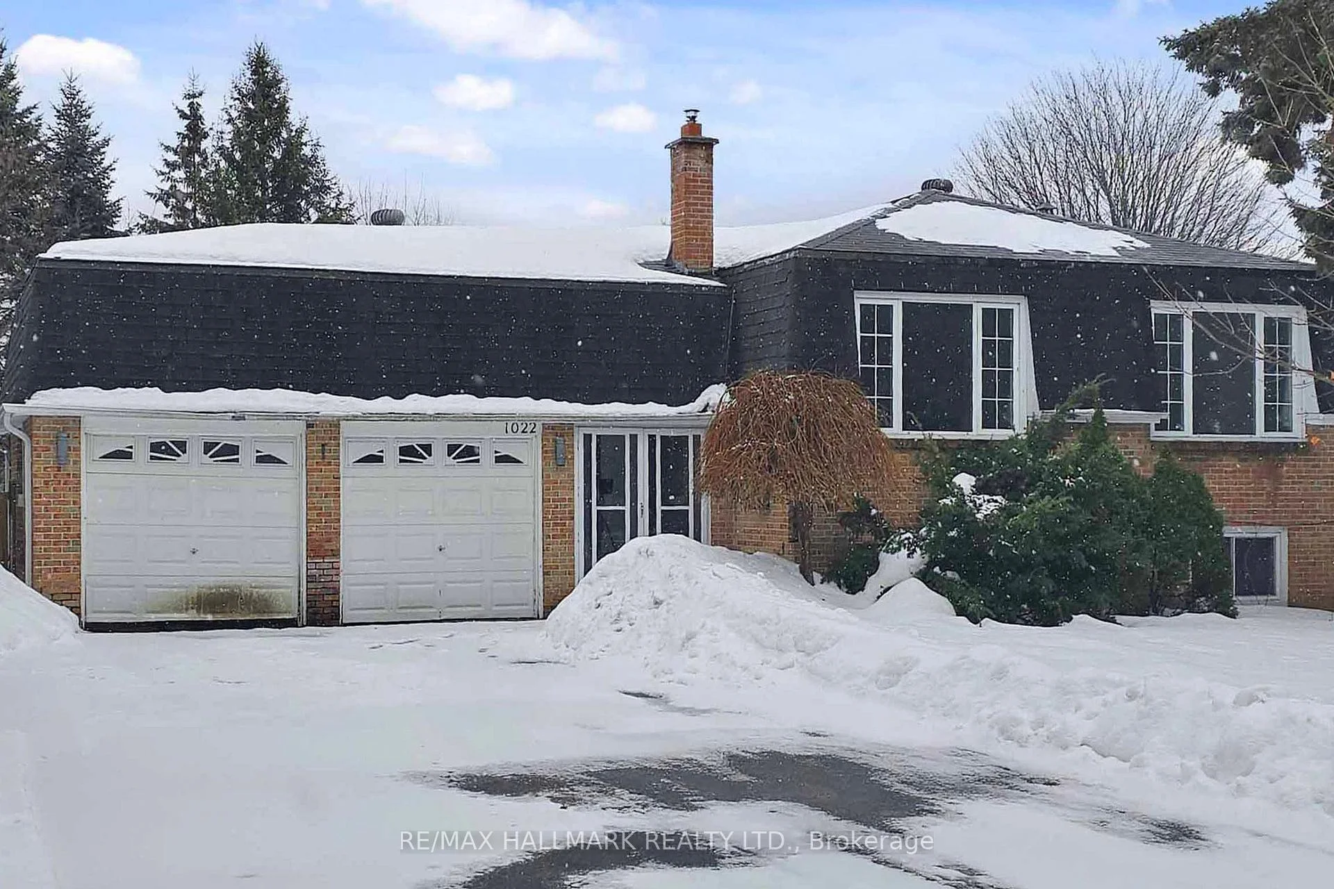 Photo 2 of 1022 Janette Street, Newmarket, Huron Heights-Leslie Valley — HOMEH