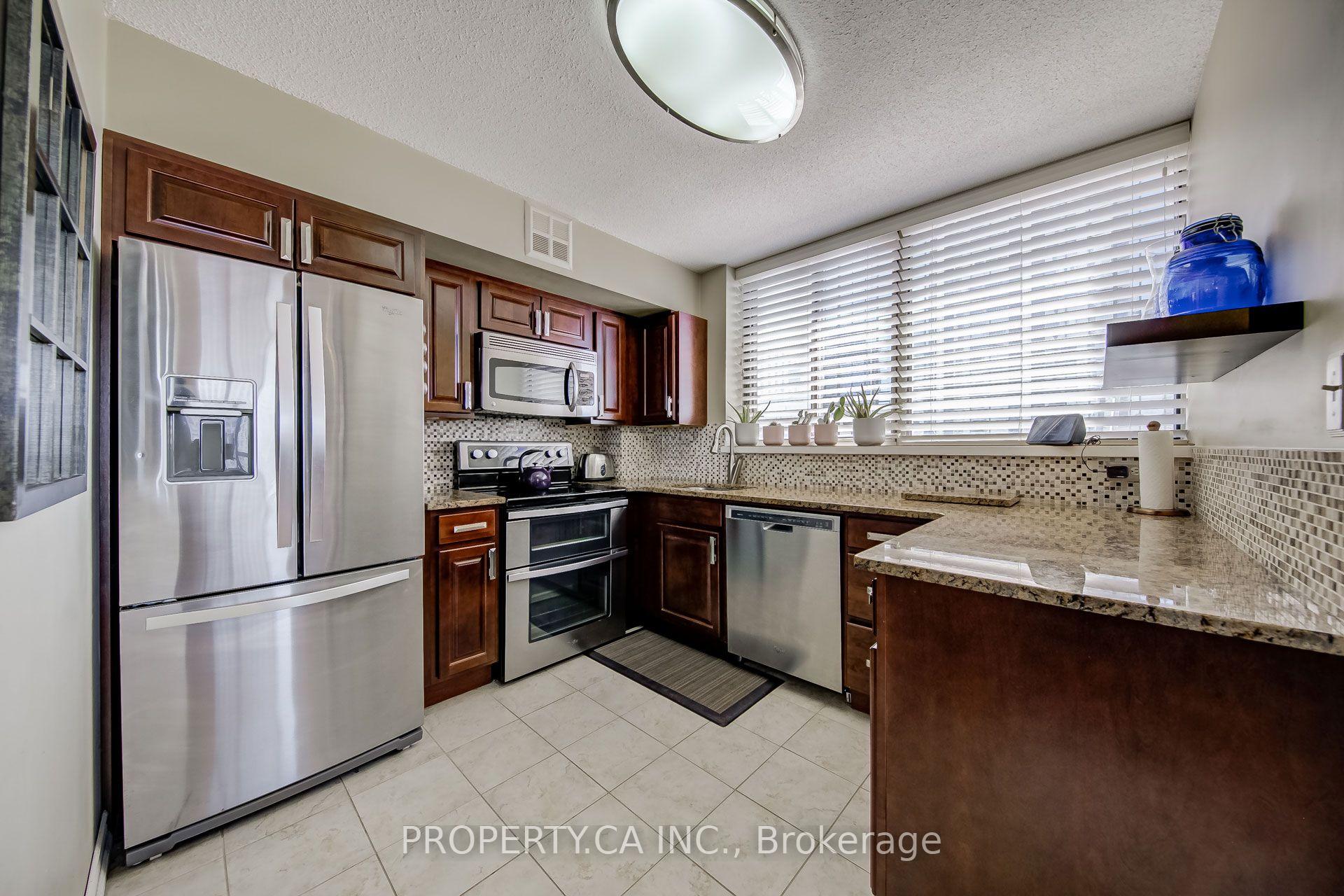 Photo 2 of Unit 302, 270 Queens Quay W, Toronto, Waterfront Communities — HOMEH