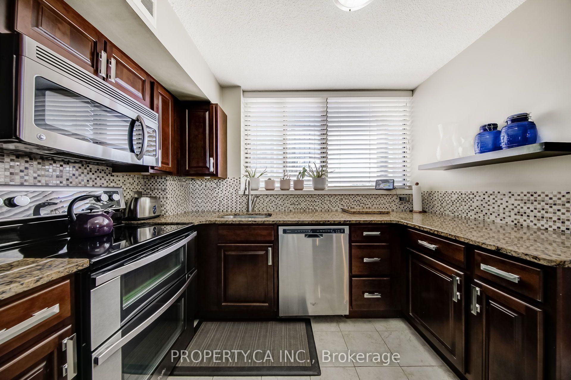 Photo 3 of Unit 302, 270 Queens Quay W, Toronto, Waterfront Communities — HOMEH