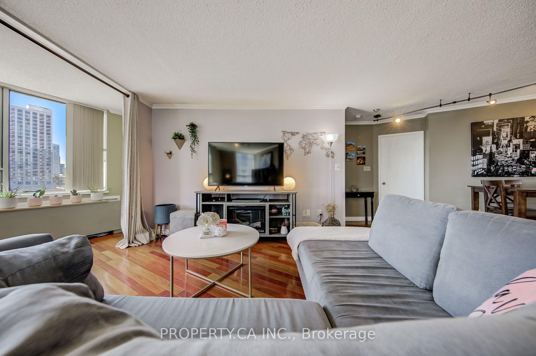Photo 7 of Unit 302, 270 Queens Quay W, Toronto, Waterfront Communities — HOMEH