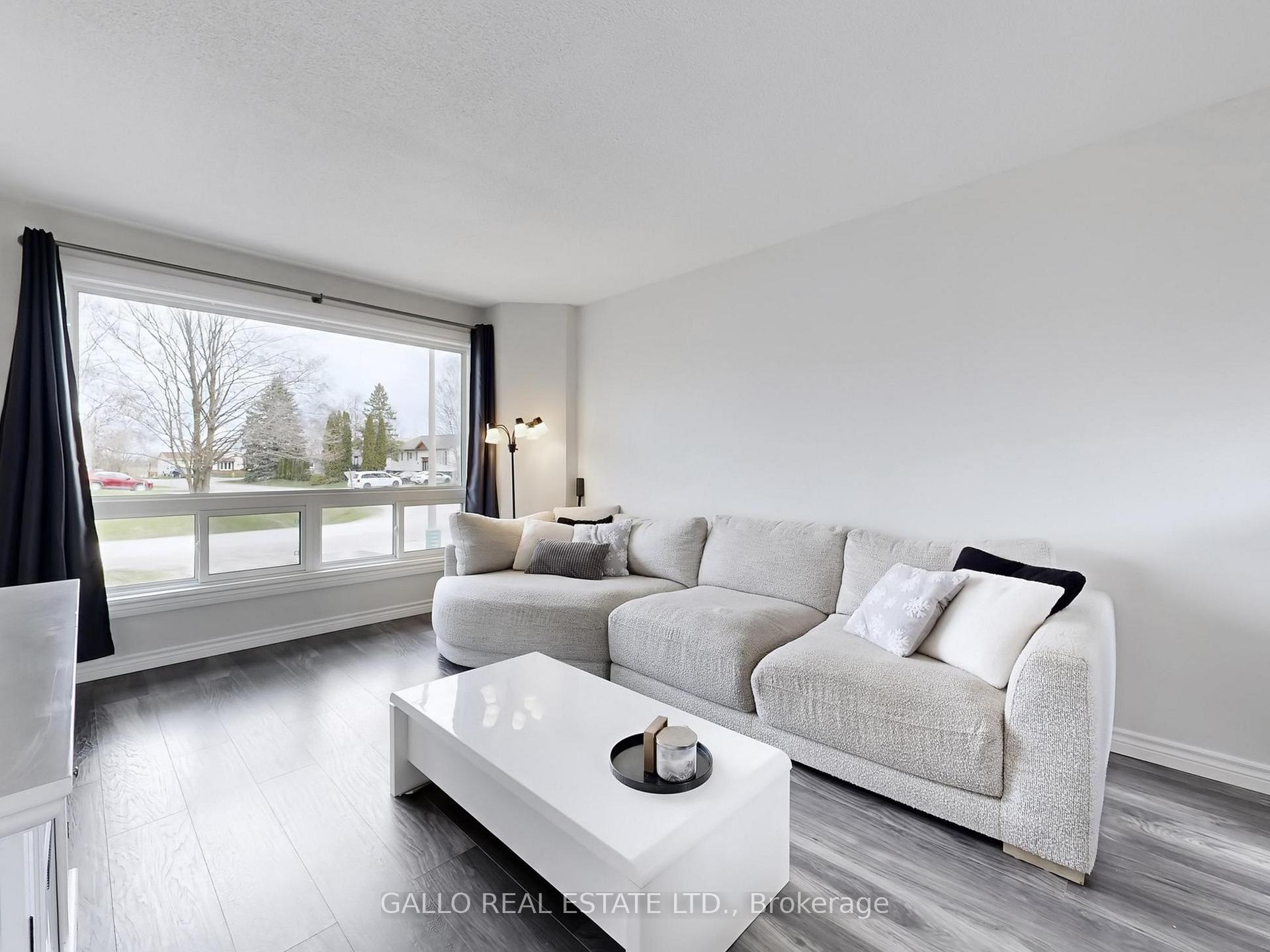 Photo 5 of 630 Highland Crescent, Brock, Beaverton — HOMEH