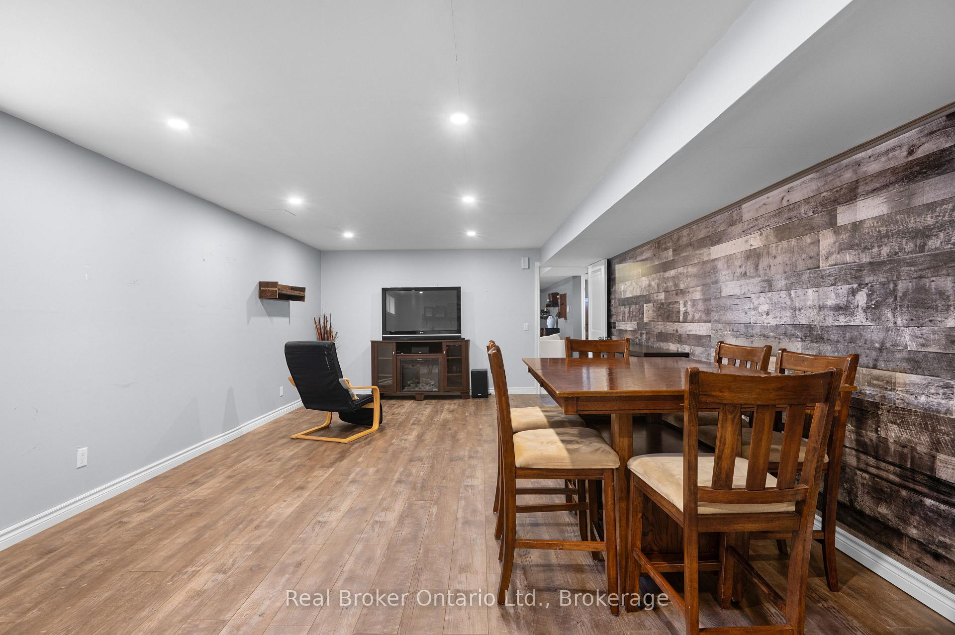 Photo 19 of 157 Clyde Street, Morris Turnberry, Morris — HOMEH