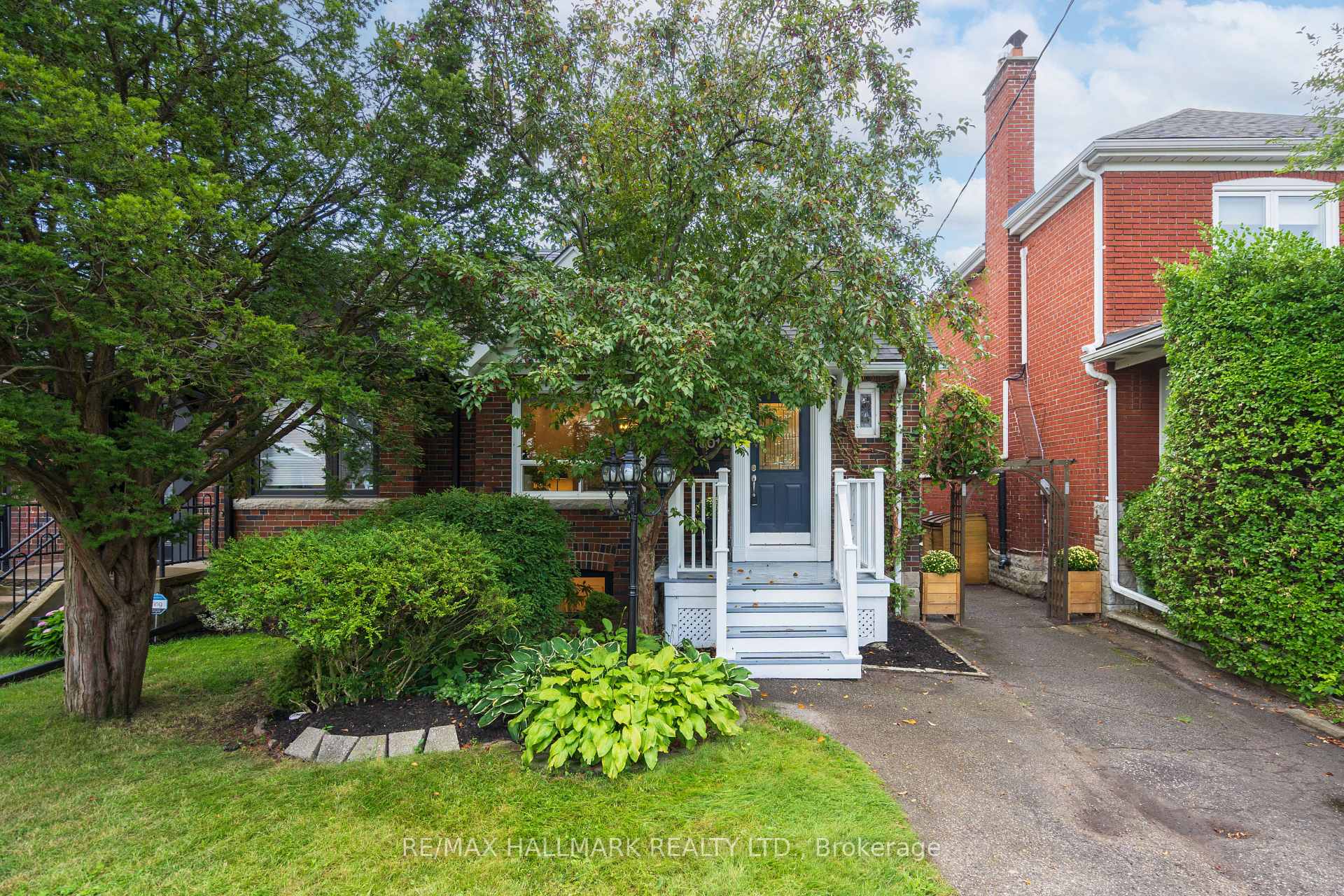 Photo 2 of 501 Sammon Avenue, Toronto, Danforth Village-East York — HOMEH