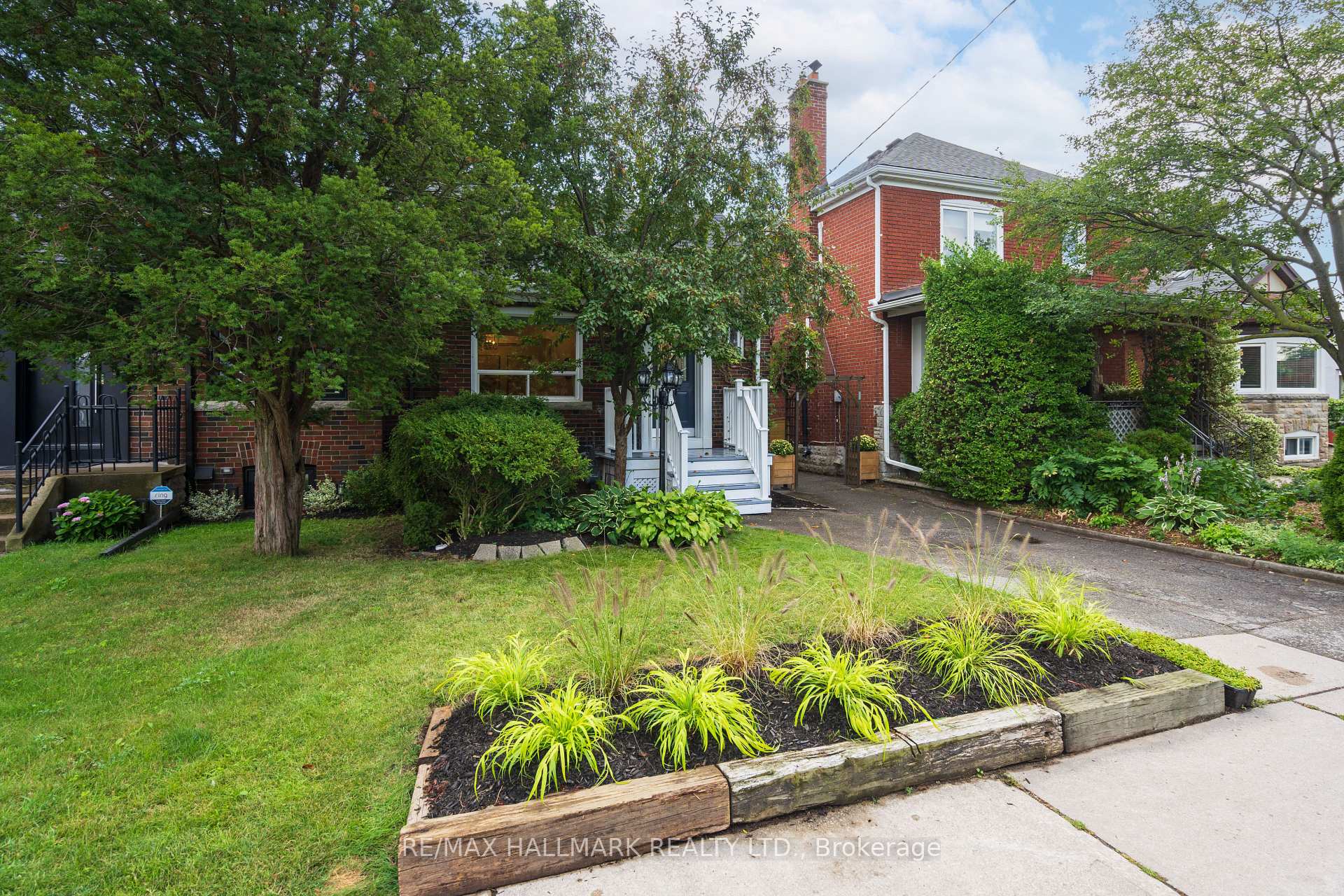 Photo 4 of 501 Sammon Avenue, Toronto, Danforth Village-East York — HOMEH