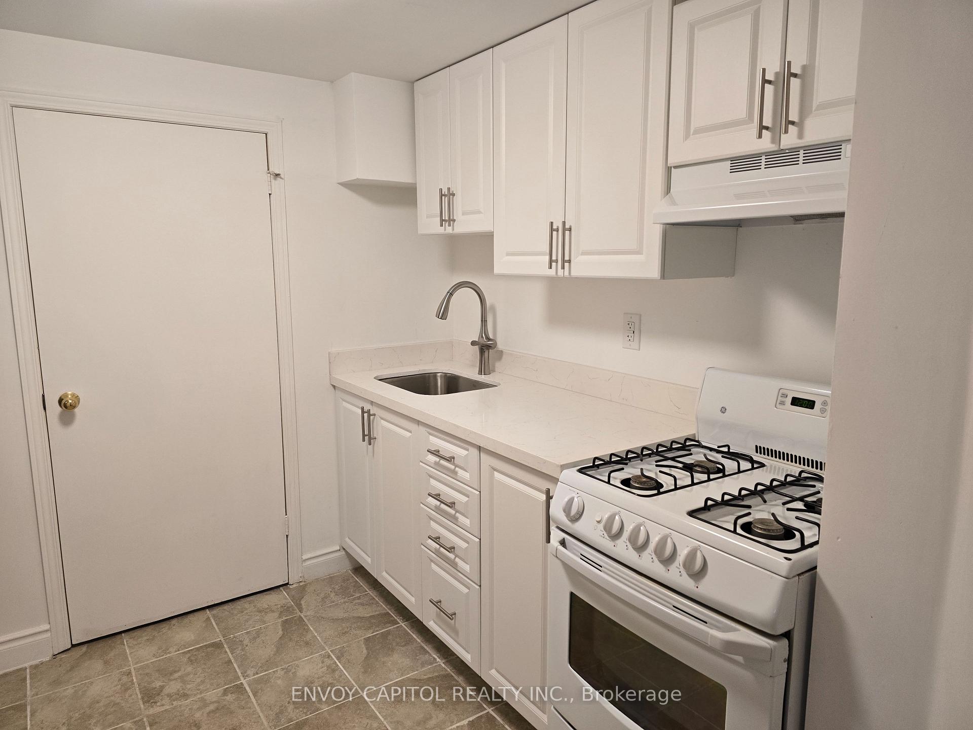 Photo 3 of Unit Basement 1 BR, 6 Arrowstook Road, North York, Bayview Village — HOMEH