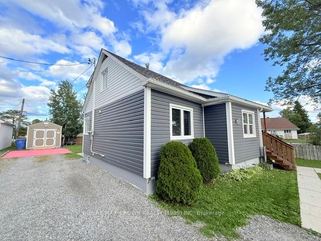 Photo 5 of 13 Oak Street, Kapuskasing — HOMEH