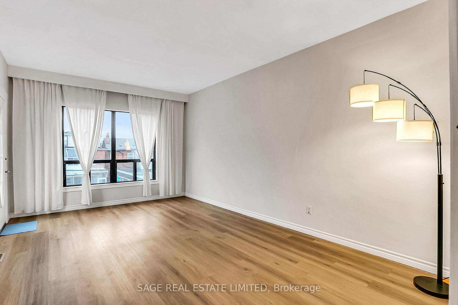 Photo 5 of Unit Upper, 633 St Clair Avenue W, Toronto, Wychwood — HOMEH