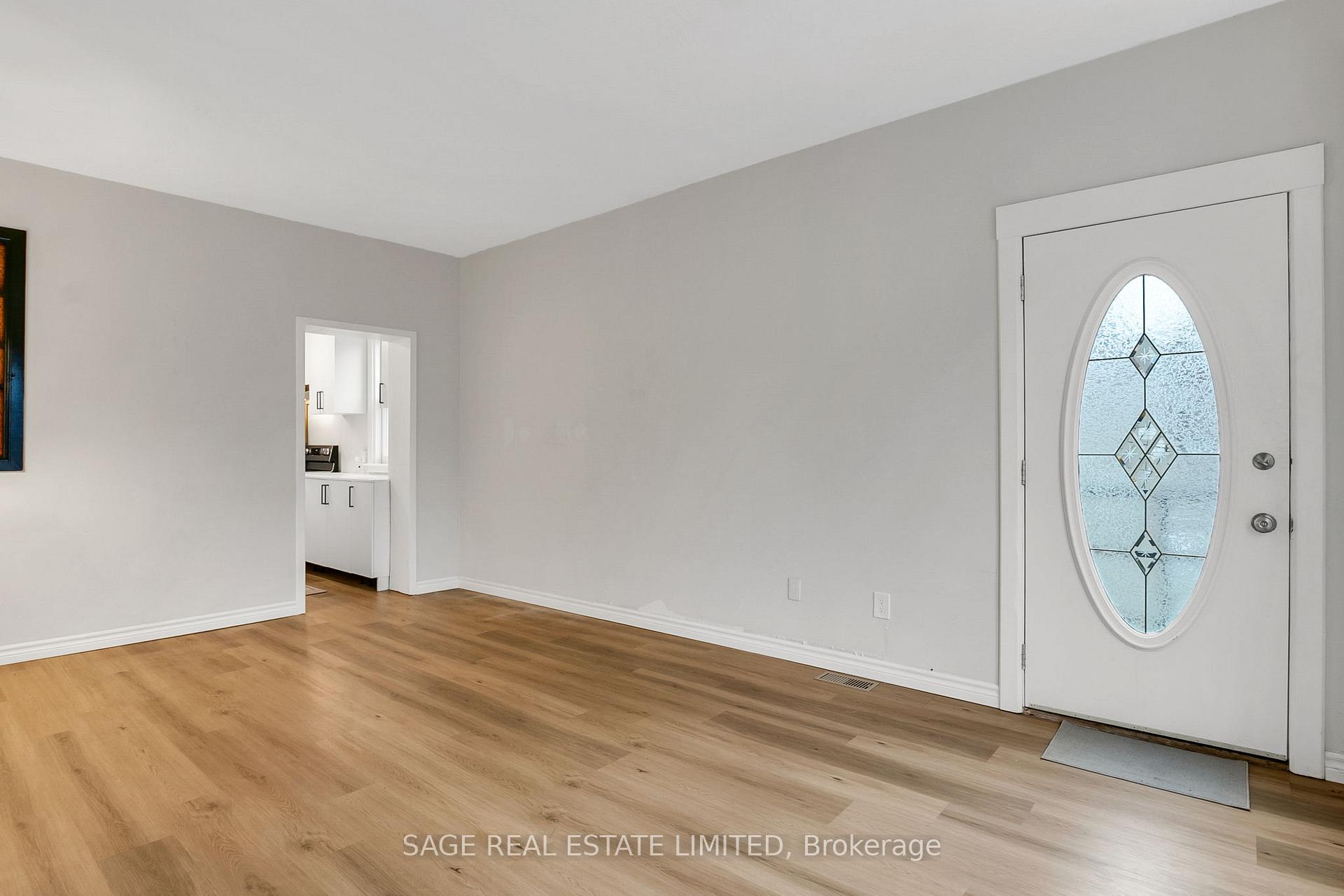 Photo 7 of Unit Upper, 633 St Clair Avenue W, Toronto, Wychwood — HOMEH