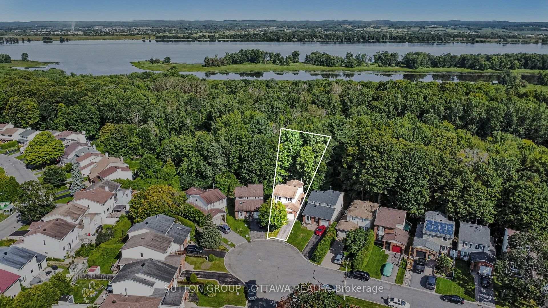 Photo 2 of 792 Harlequin Crescent, Ottawa, Chatelaine Village — HOMEH