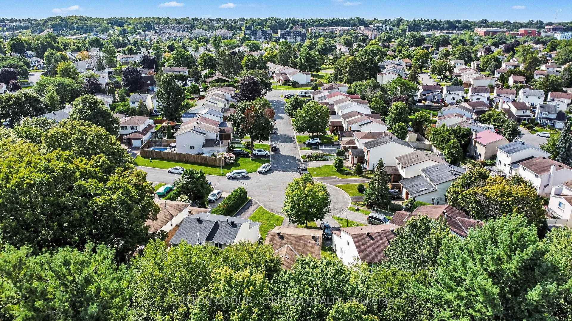 Photo 3 of 792 Harlequin Crescent, Ottawa, Chatelaine Village — HOMEH