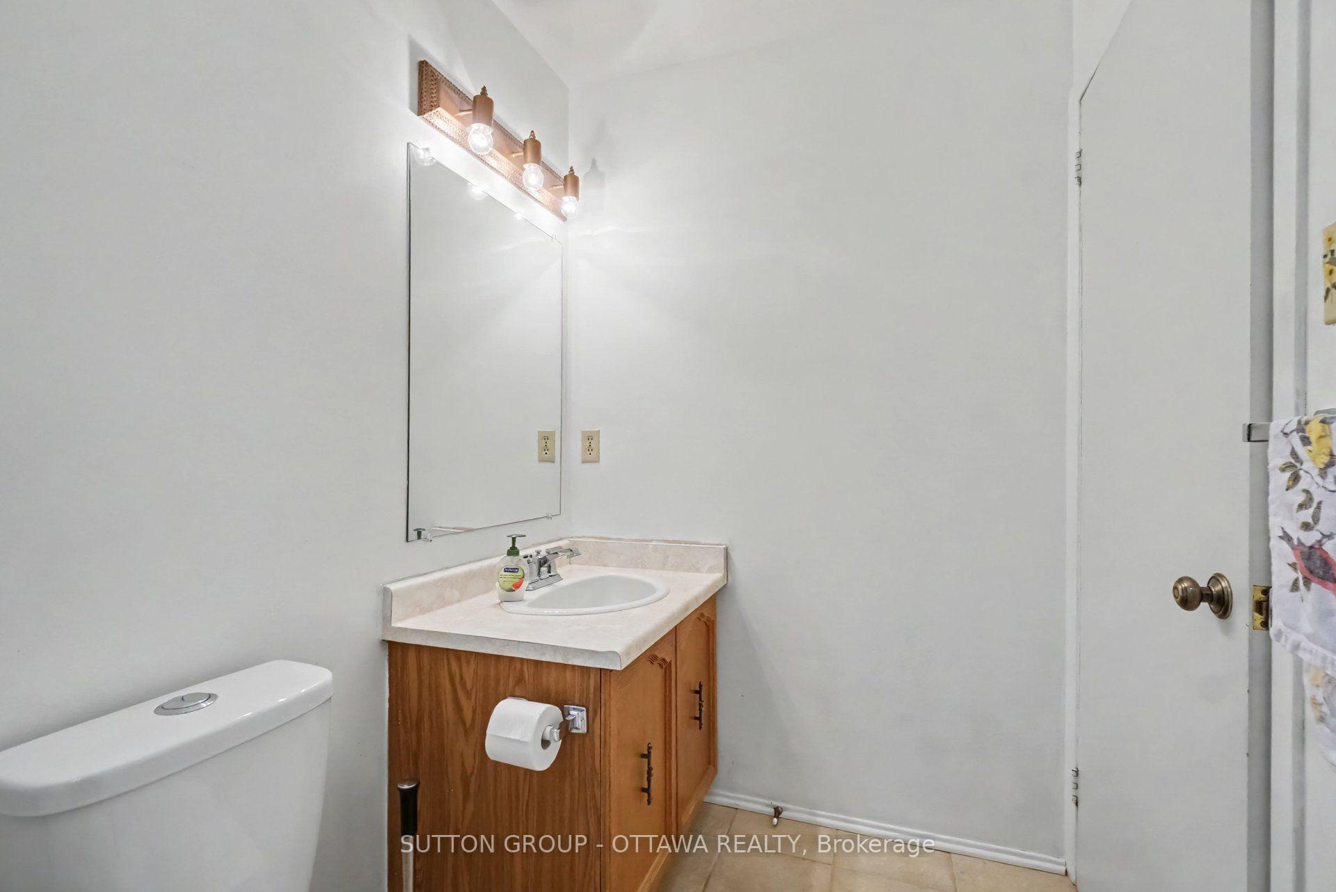 Photo 15 of 792 Harlequin Crescent, Ottawa, Chatelaine Village — HOMEH