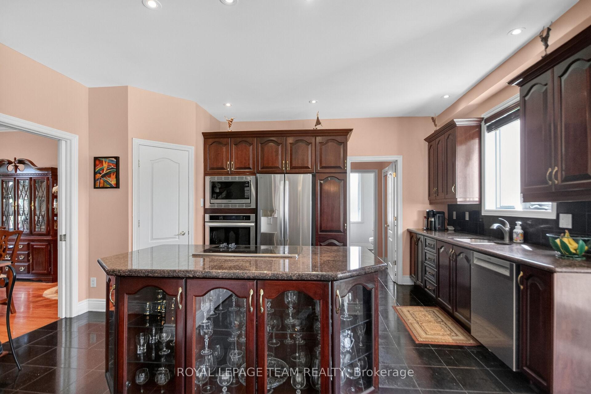 Photo 14 of 5472 Wicklow Drive, Ottawa, Manotick Village & Manotick Estates — HOMEH