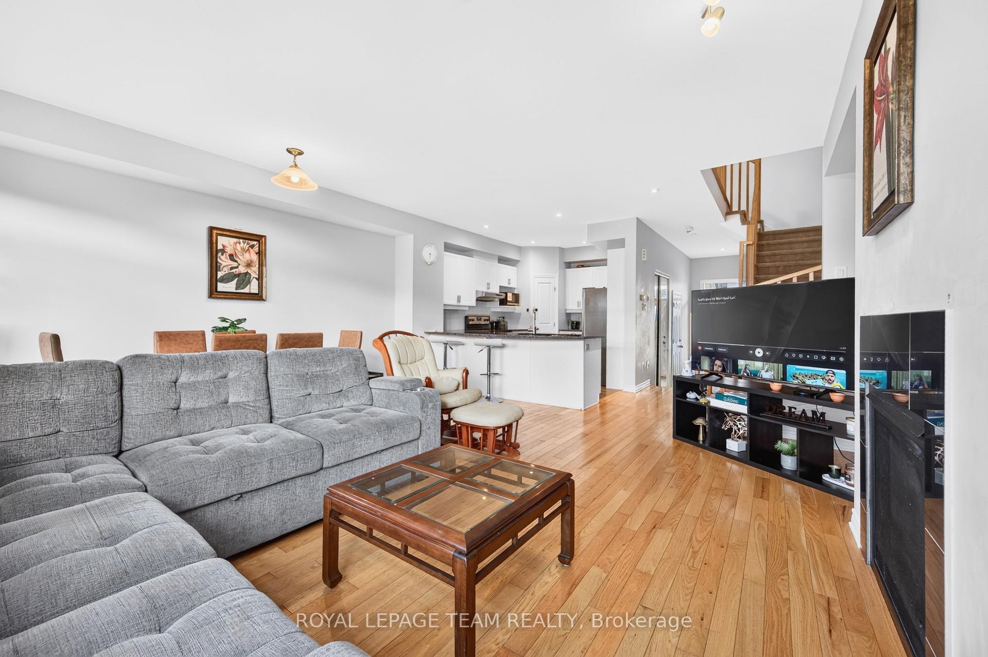 Photo 9 of 132 Larimar Circle, Ottawa, Riverside South/Gloucester Glen — HOMEH