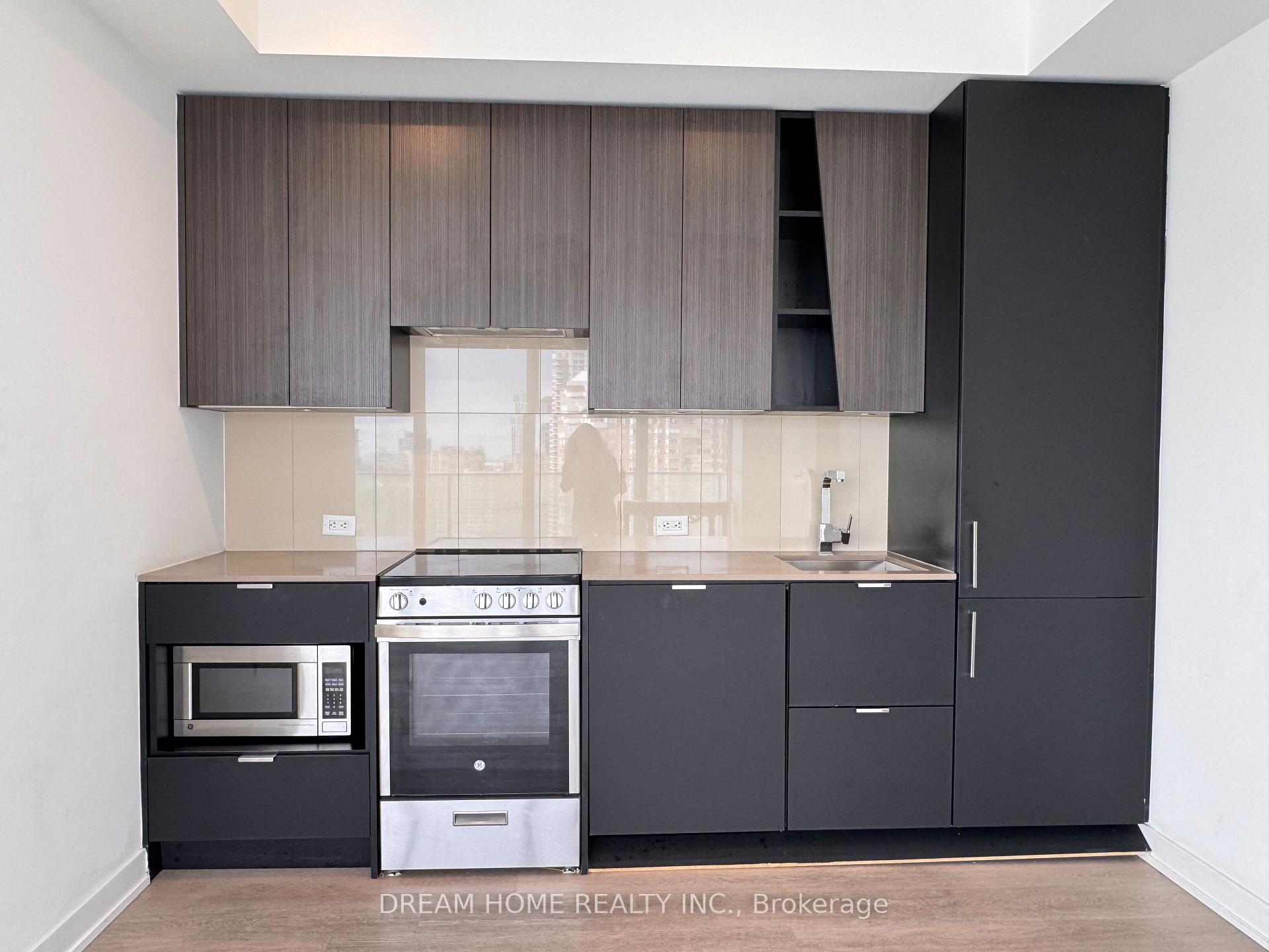 Photo 4 of Unit 1504, 3883 Quartz Road, Mississauga, City Centre — HOMEH