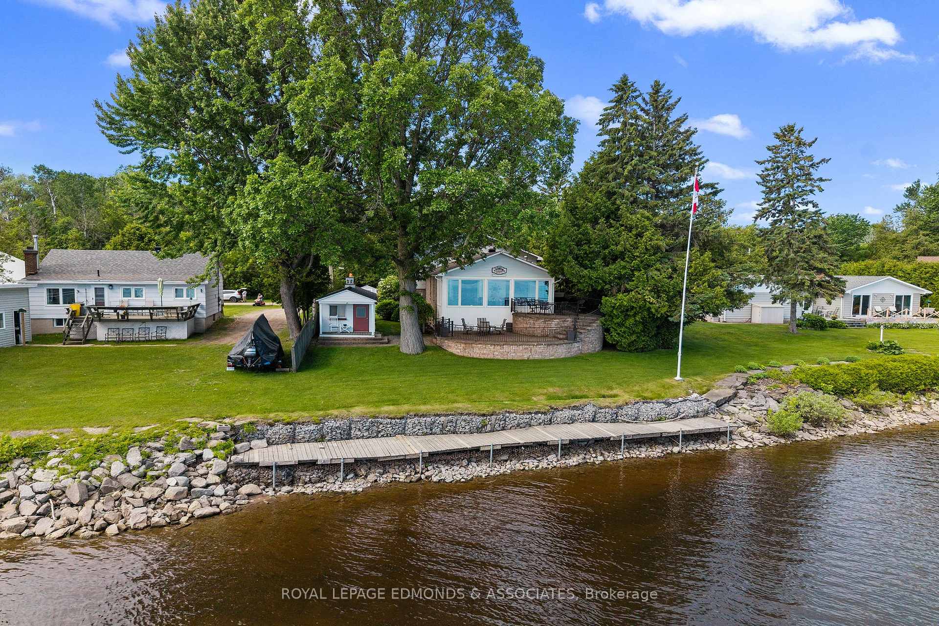 Photo 2 of 907 Cedar Lane, Pembroke, Pembroke — HOMEH