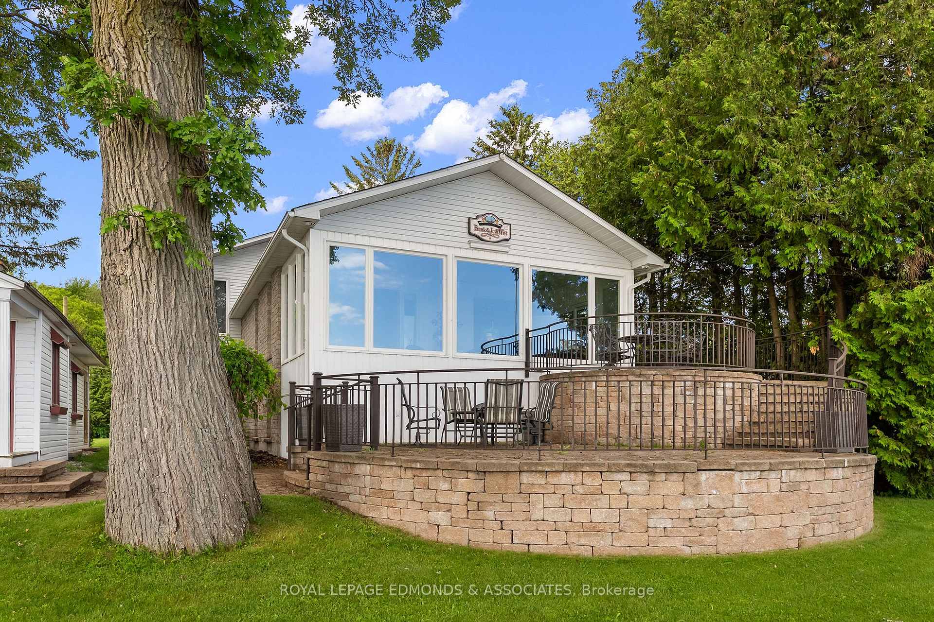 Photo 3 of 907 Cedar Lane, Pembroke, Pembroke — HOMEH