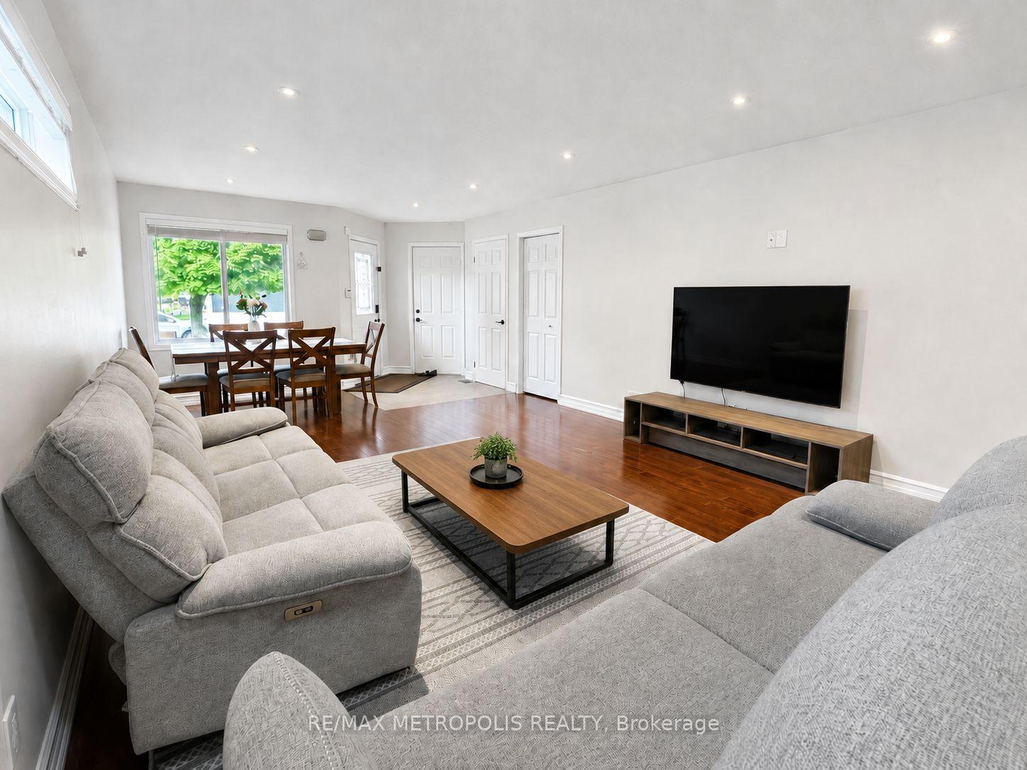 Photo 3 of 46 Whiterock Avenue, Hamilton, Villages of Glancaster — HOMEH