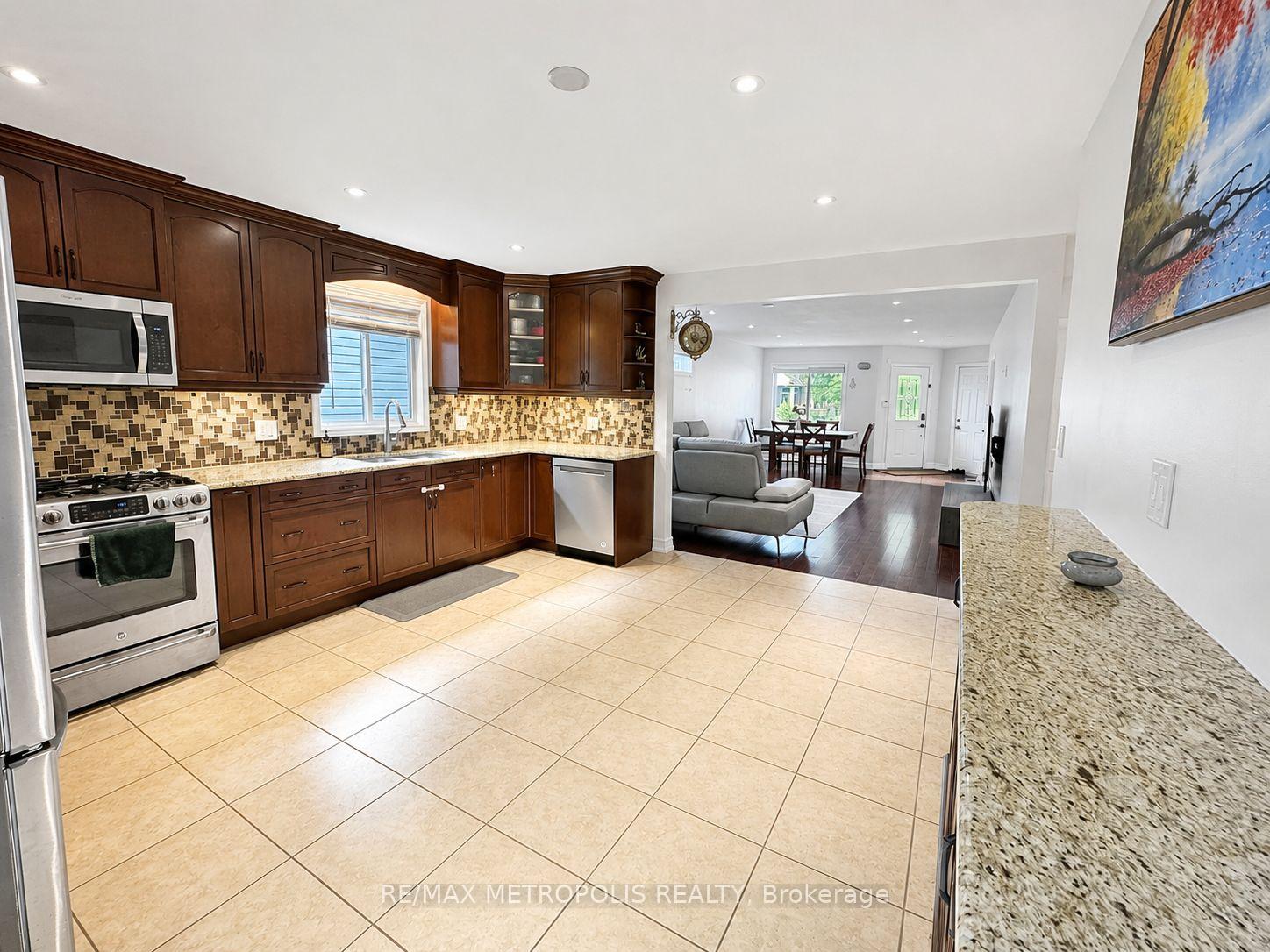Photo 4 of 46 Whiterock Avenue, Hamilton, Villages of Glancaster — HOMEH