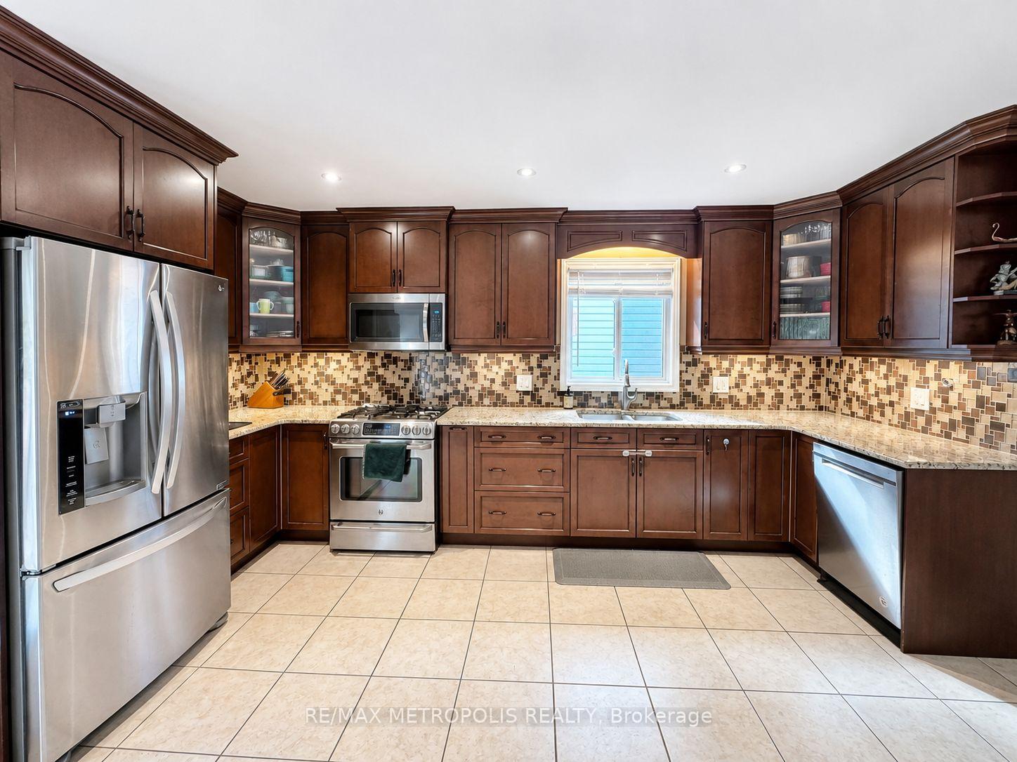 Photo 5 of 46 Whiterock Avenue, Hamilton, Villages of Glancaster — HOMEH