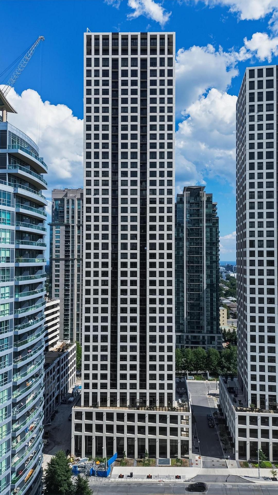 Front of Unit 3306, 30 Elm Drive W