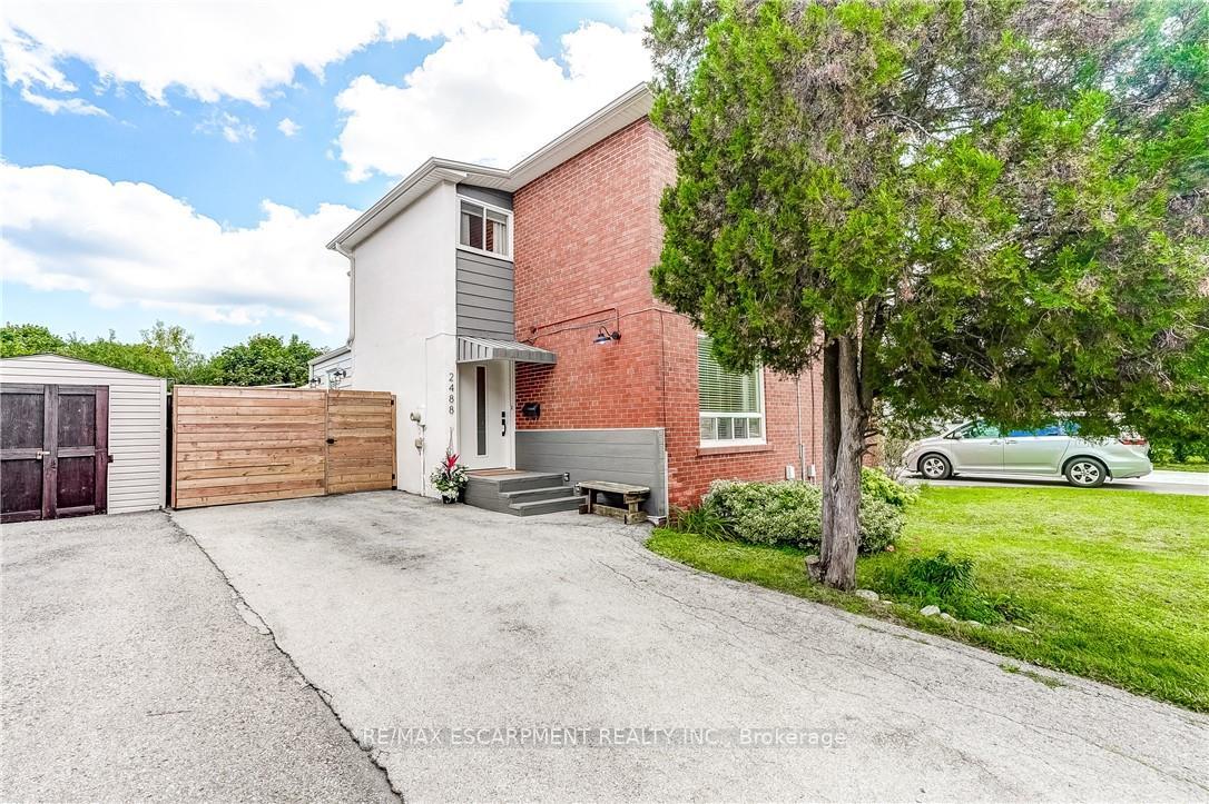 Photo 1 of 2488 Brookhurst Road, Mississauga, Clarkson — HOMEH