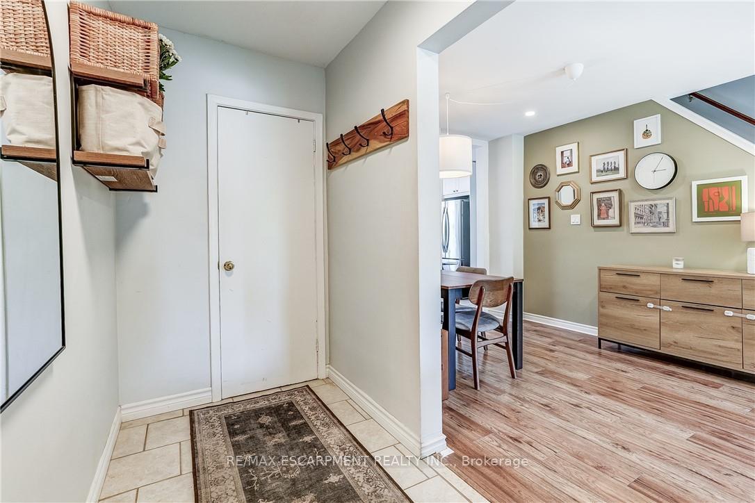 Photo 15 of 2488 Brookhurst Road, Mississauga, Clarkson — HOMEH