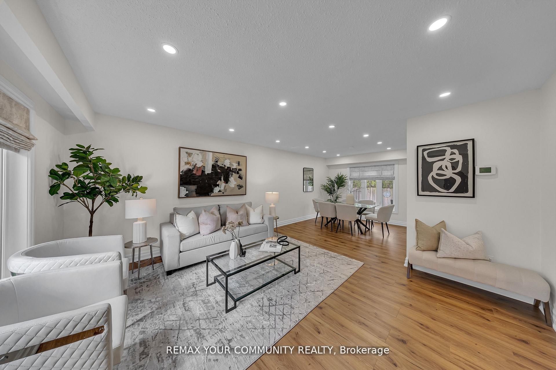 Photo 2 of 22 Madelaine Crescent, Brampton, Central Park — HOMEH