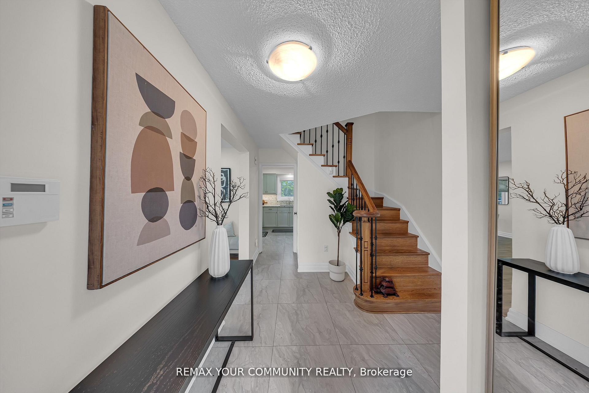 Photo 5 of 22 Madelaine Crescent, Brampton, Central Park — HOMEH